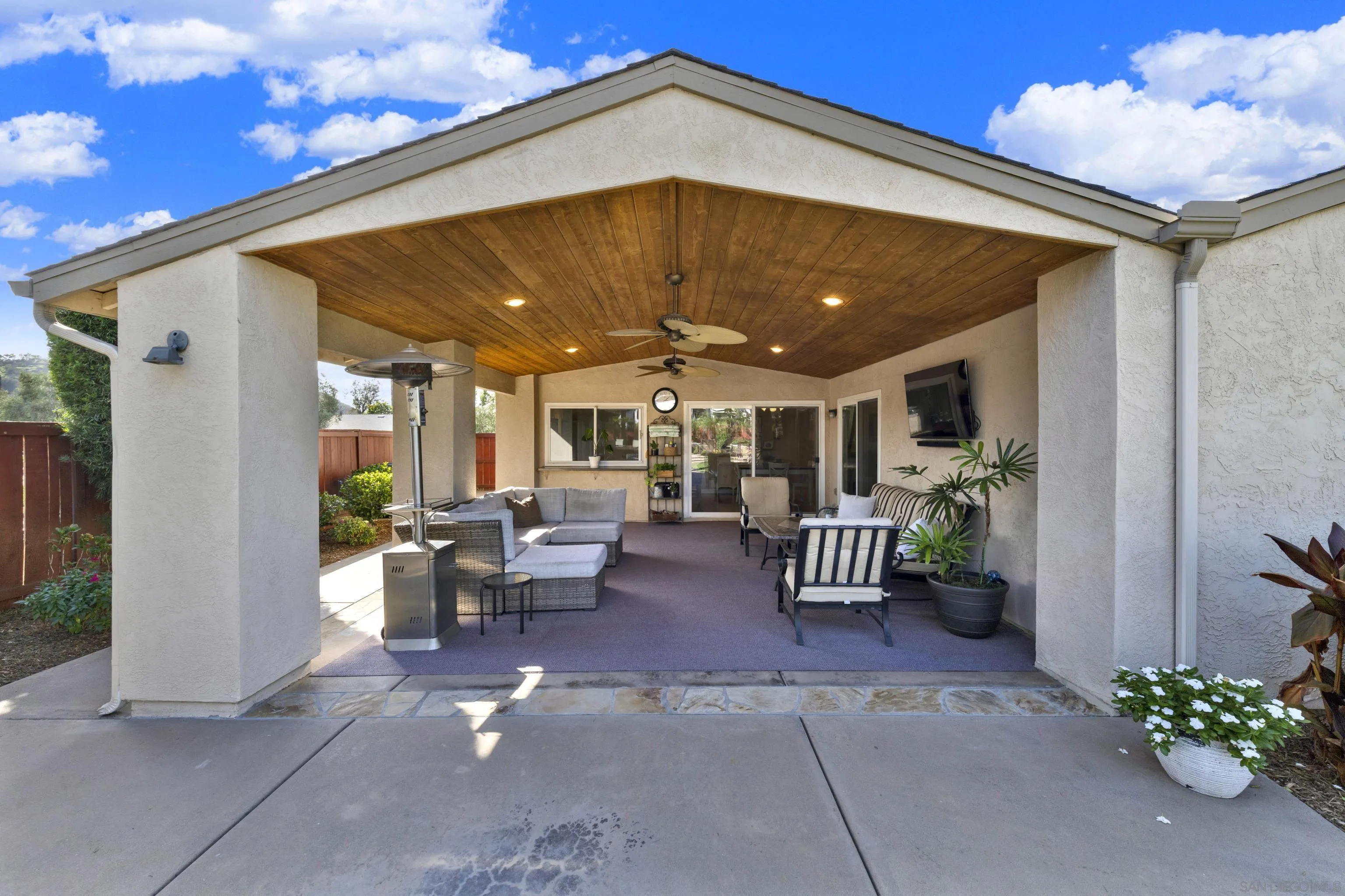 https://cdn.realtyfeed.com/cdn/127/260025913/c55f0444990f2406d3a007360fa1efa5.webp