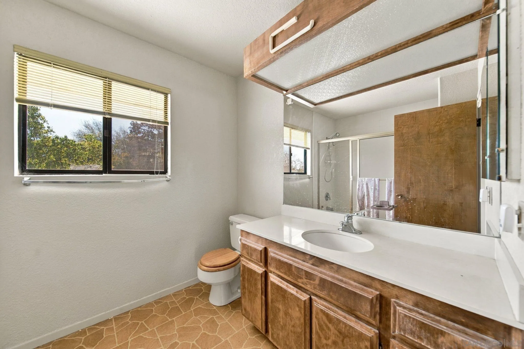 4940 Alzeda Dr, La Mesa, CA 91941 4940 Alzeda Dr, La Mesa, CA 91941