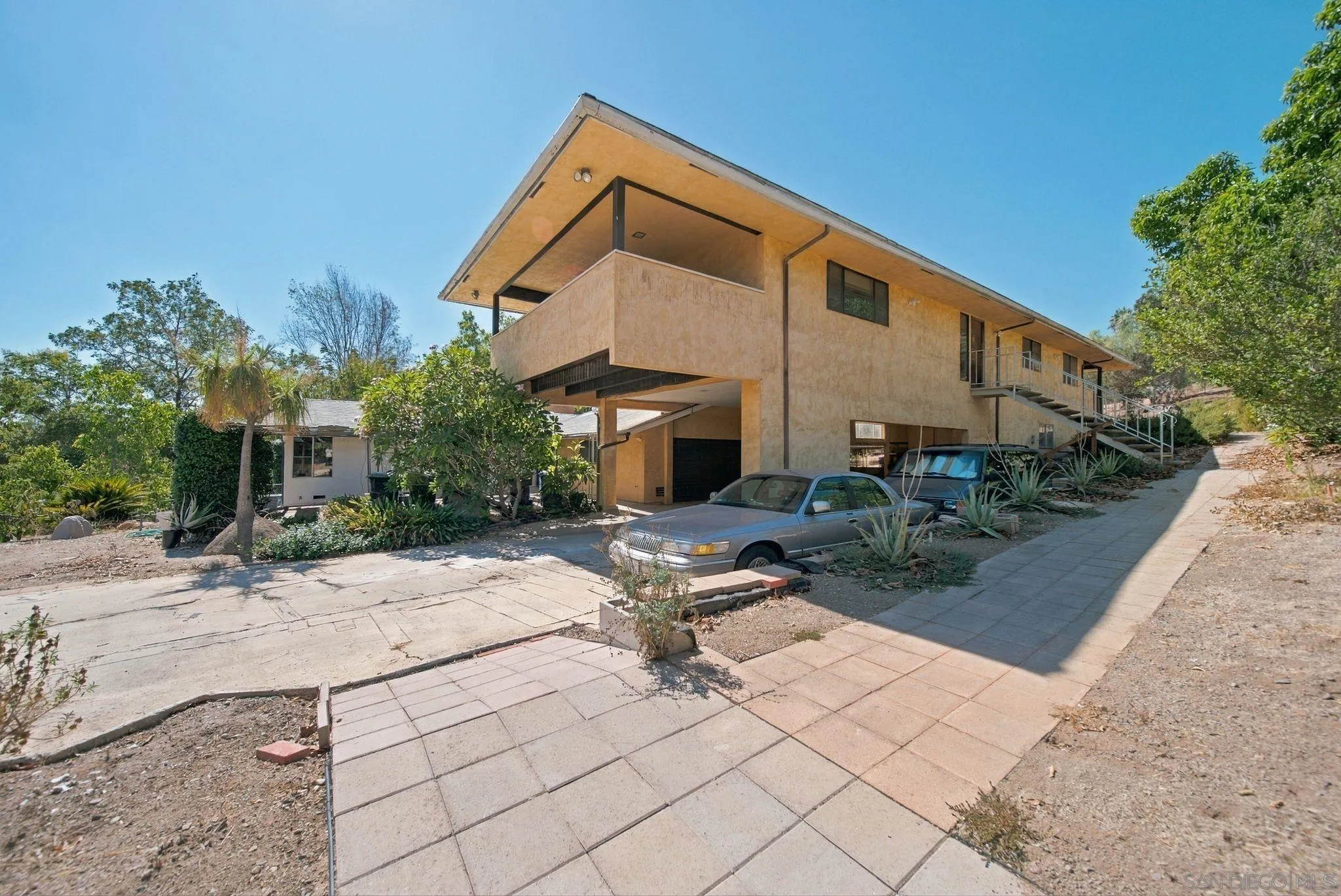 4940 Alzeda Dr, La Mesa, CA 91941 4940 Alzeda Dr, La Mesa, CA 91941