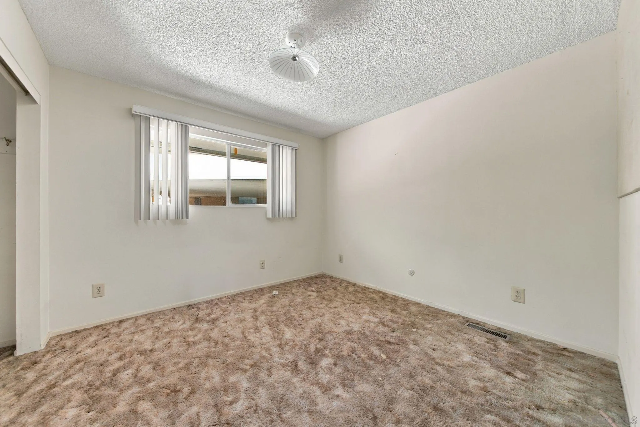 4940 Alzeda Dr, La Mesa, CA 91941 4940 Alzeda Dr, La Mesa, CA 91941