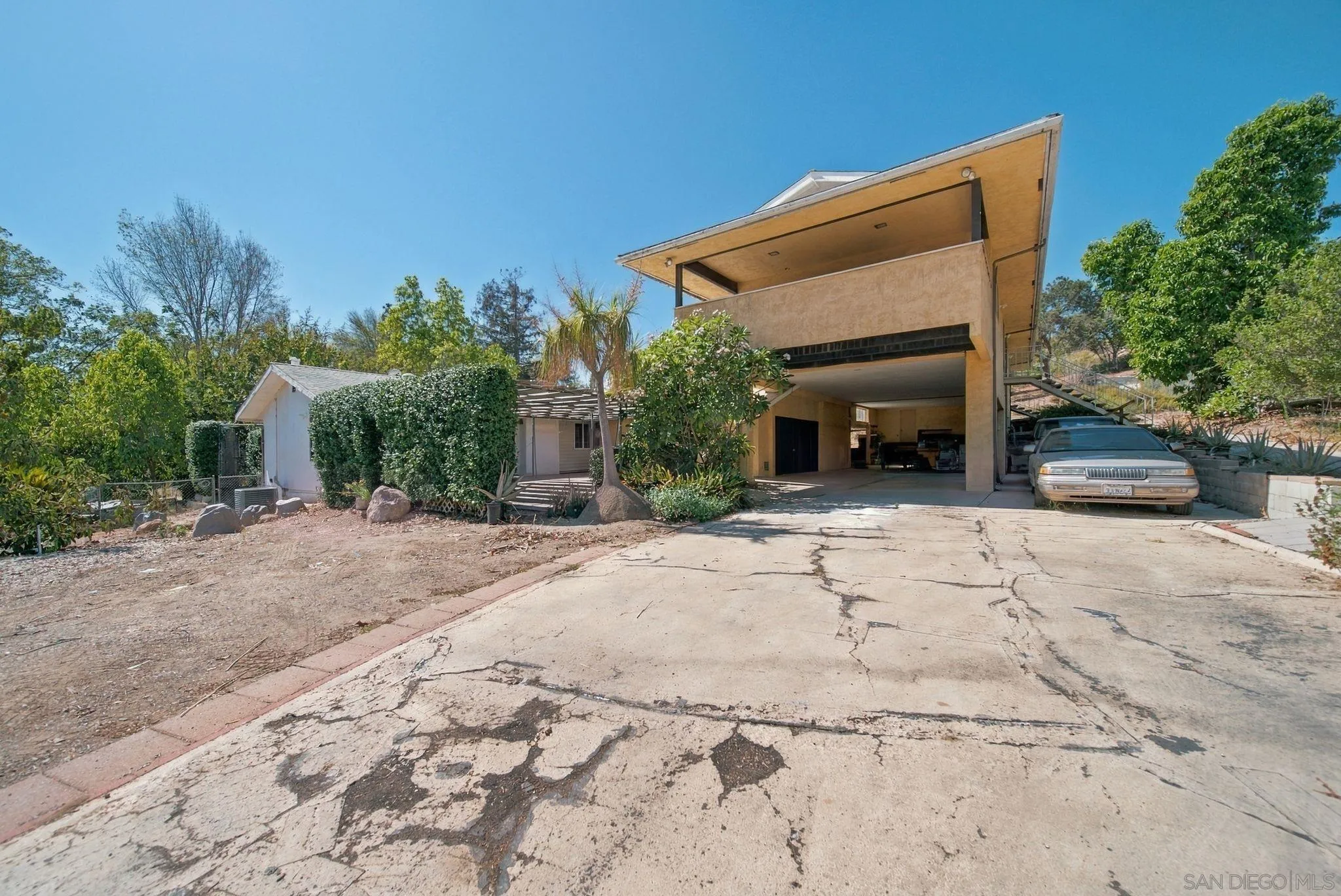 4940 Alzeda Dr, La Mesa, CA 91941 4940 Alzeda Dr, La Mesa, CA 91941
