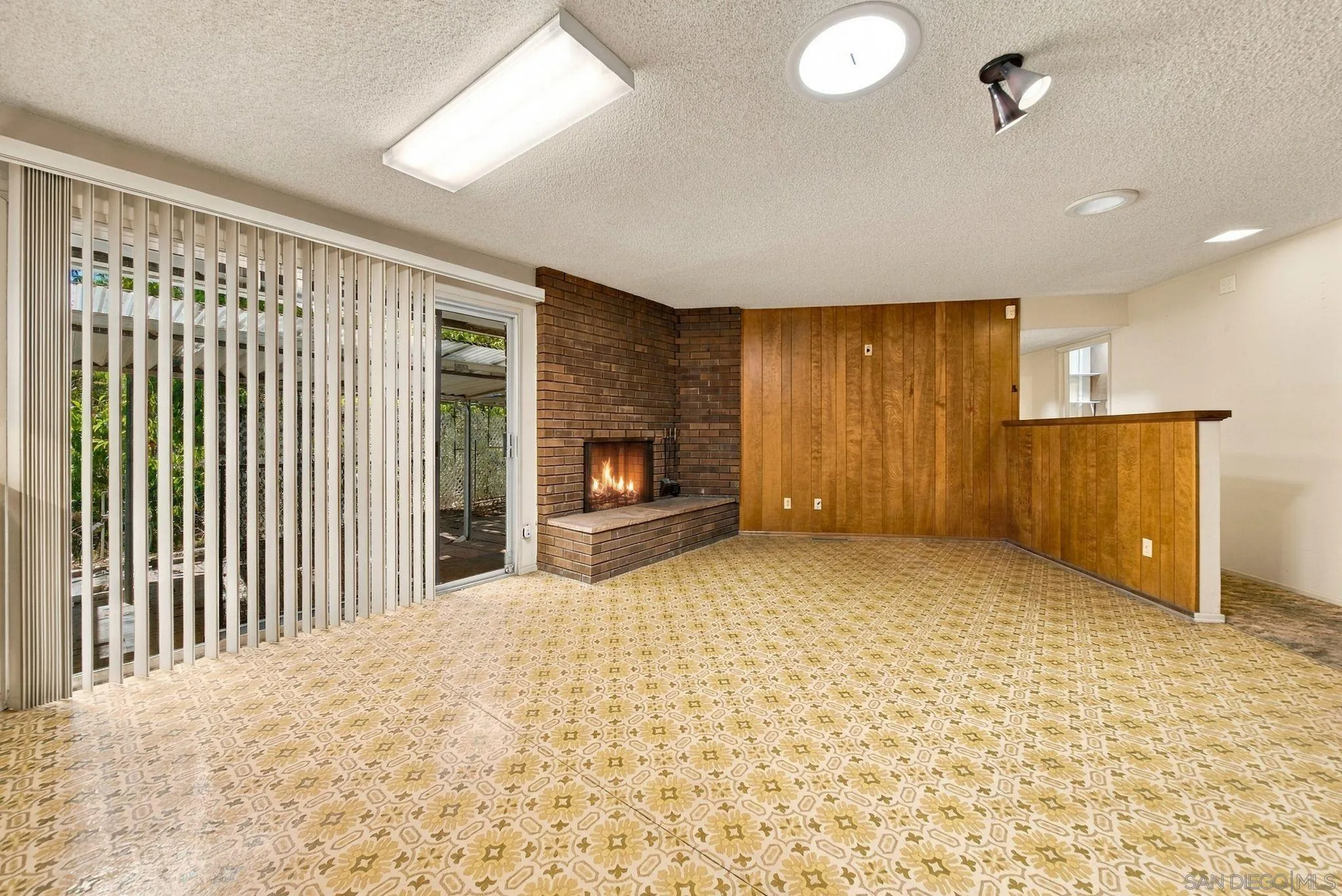 4940 Alzeda Dr, La Mesa, CA 91941 4940 Alzeda Dr, La Mesa, CA 91941