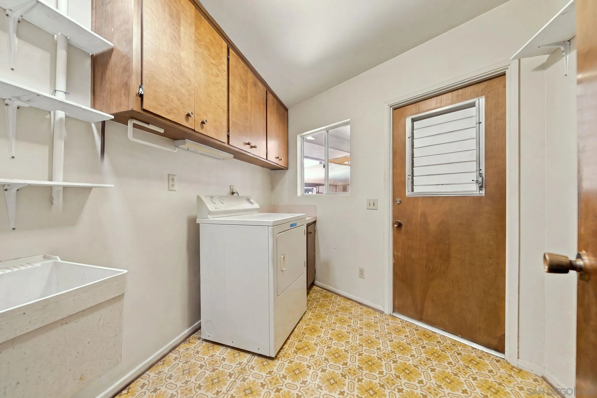 4940 Alzeda Dr, La Mesa, CA 91941 4940 Alzeda Dr, La Mesa, CA 91941