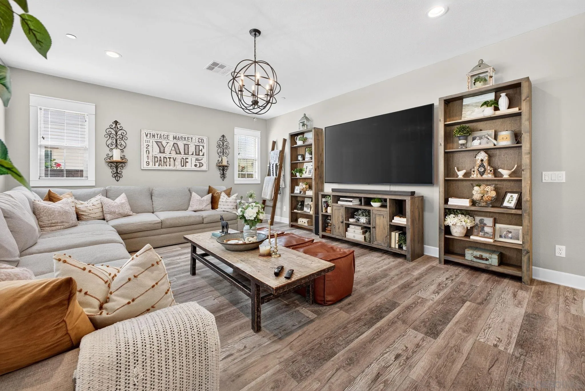 2019 Avenida Palomino, Chula Vista, CA 91913 Living Room
