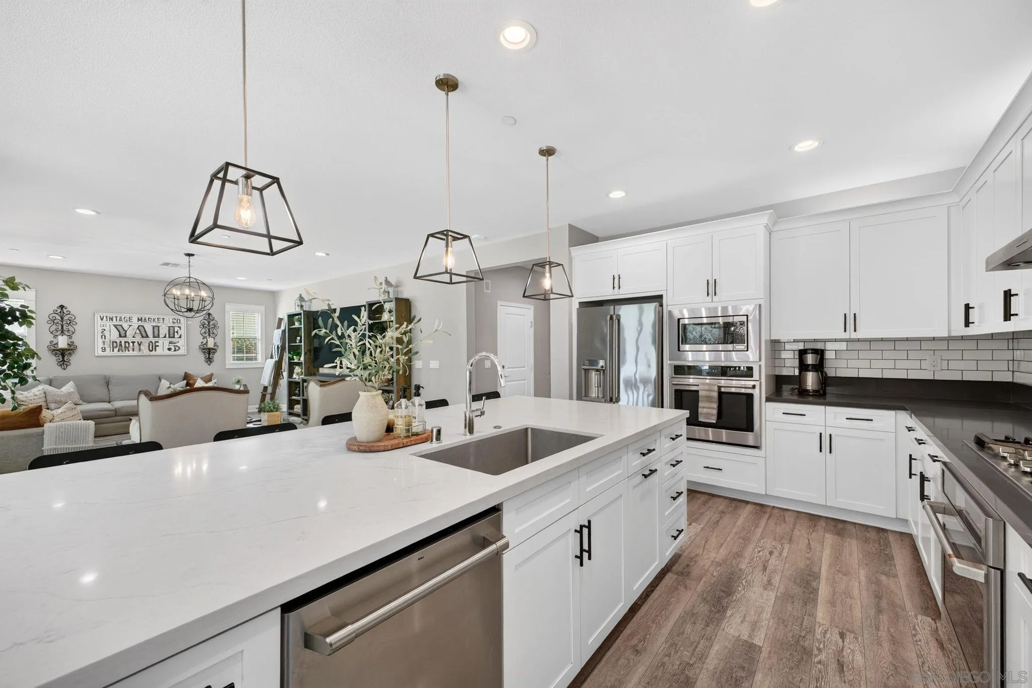 2019 Avenida Palomino, Chula Vista, CA 91913 Kitchen
