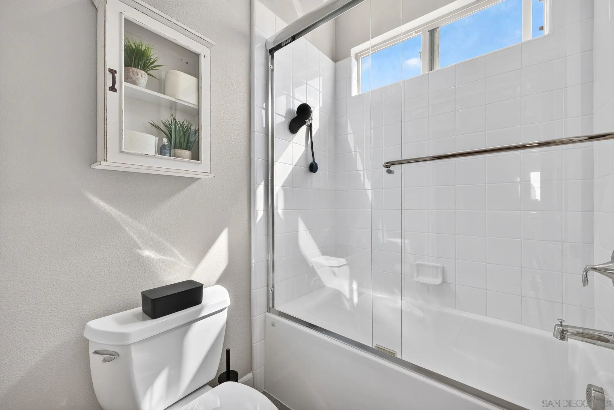 2019 Avenida Palomino, Chula Vista, CA 91913 Bathroom