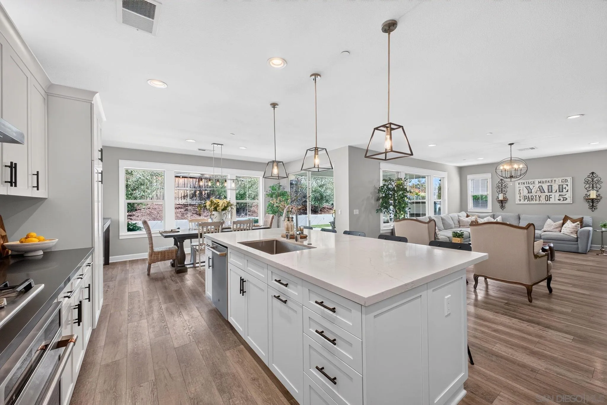 2019 Avenida Palomino, Chula Vista, CA 91913 Kitchen