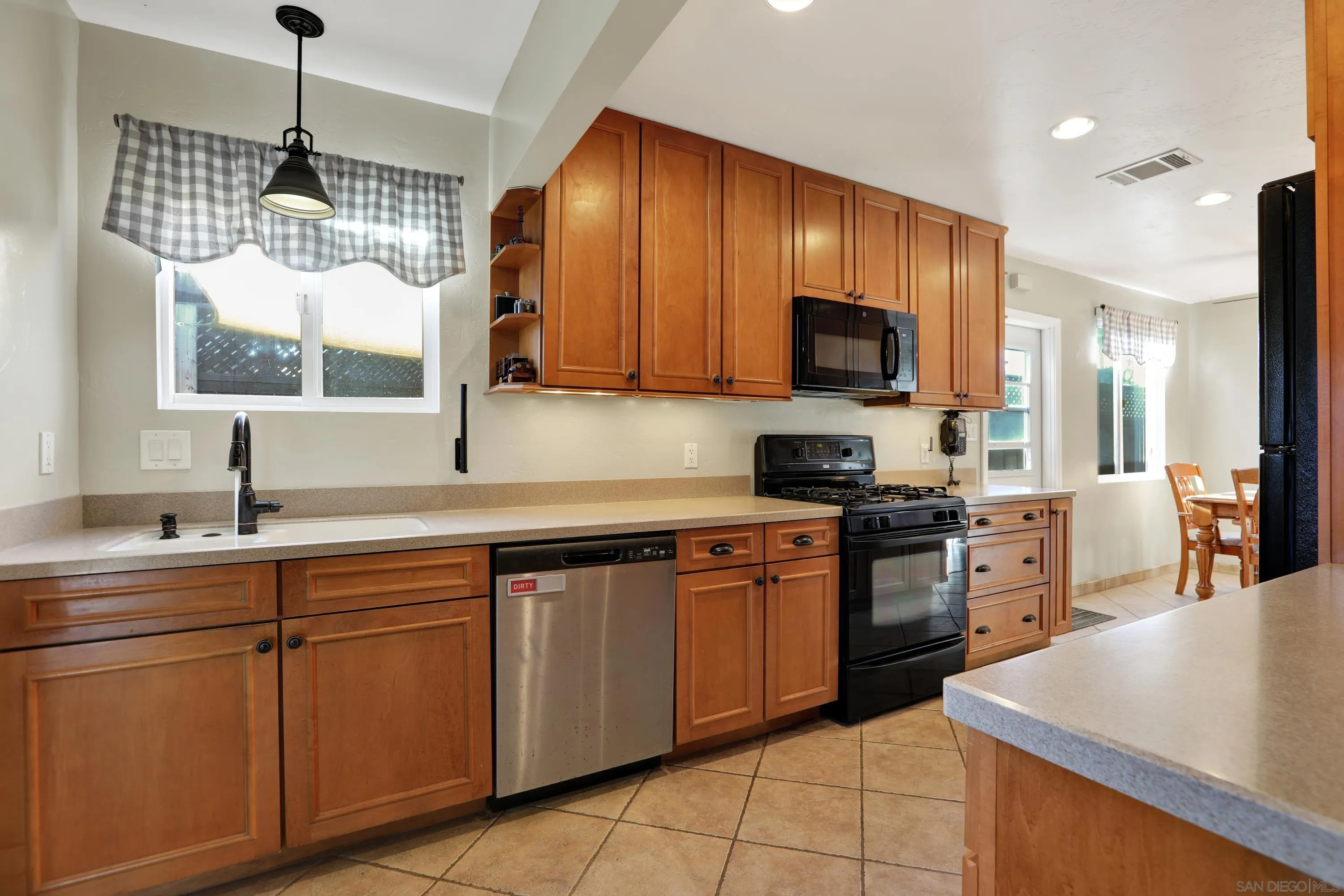 4643 Firestone St., San Diego, CA 92117 4643 Firestone St., San Diego, CA 92117