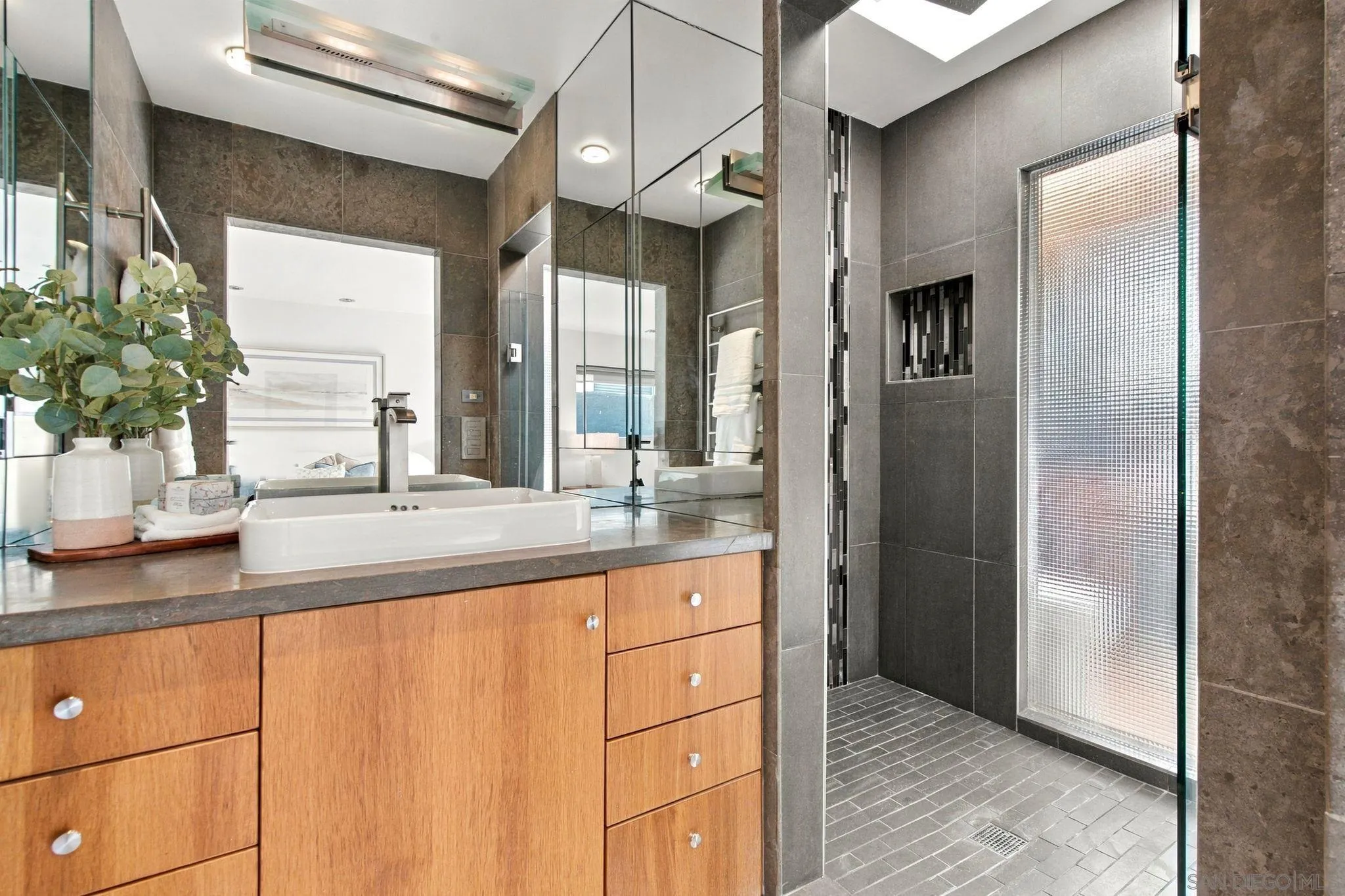 2582 Meadow Lark Drive, San Diego, CA 92123 2582 Meadow Lark Drive, San Diego, CA 92123