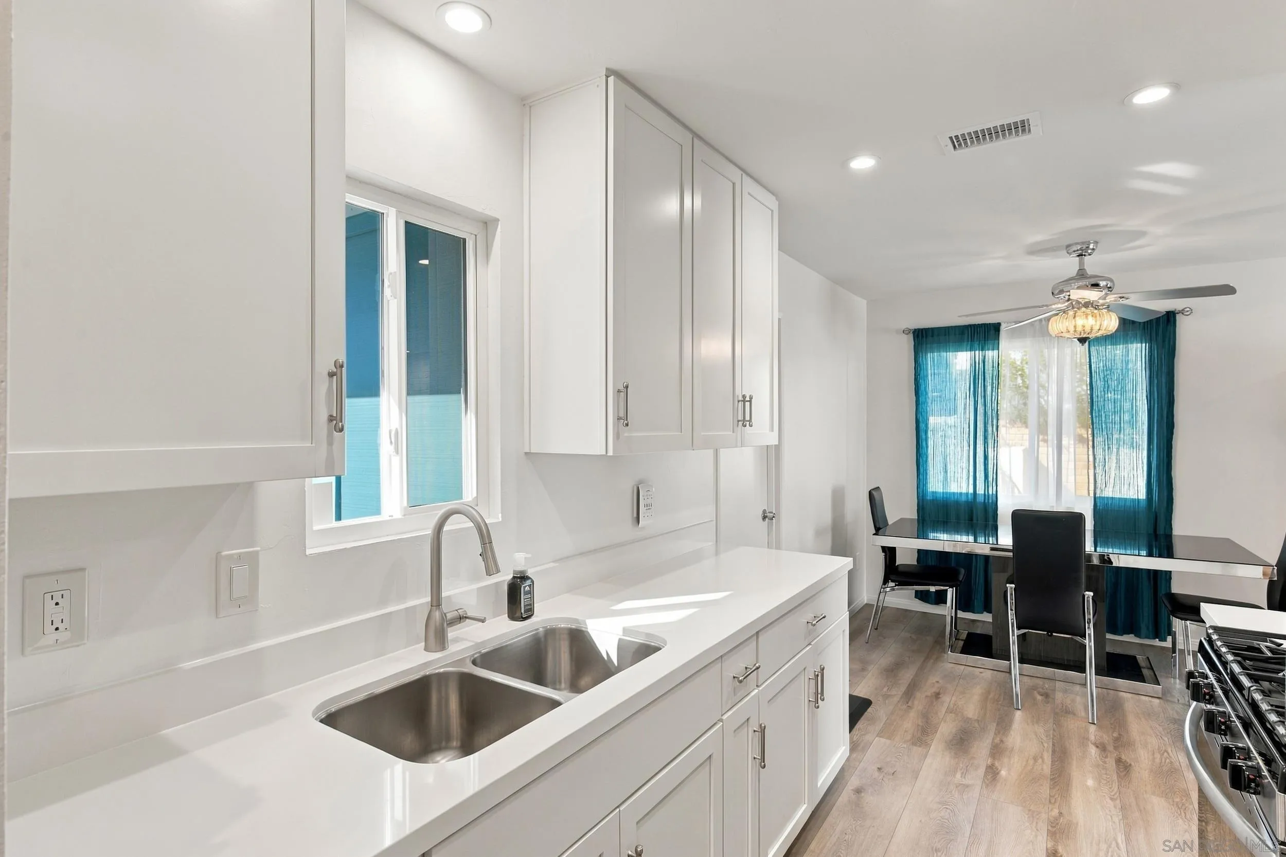 https://cdn.realtyfeed.com/cdn/127/260025941/10a2e6bed56ea31bf75cbe9cd0e110de.webp