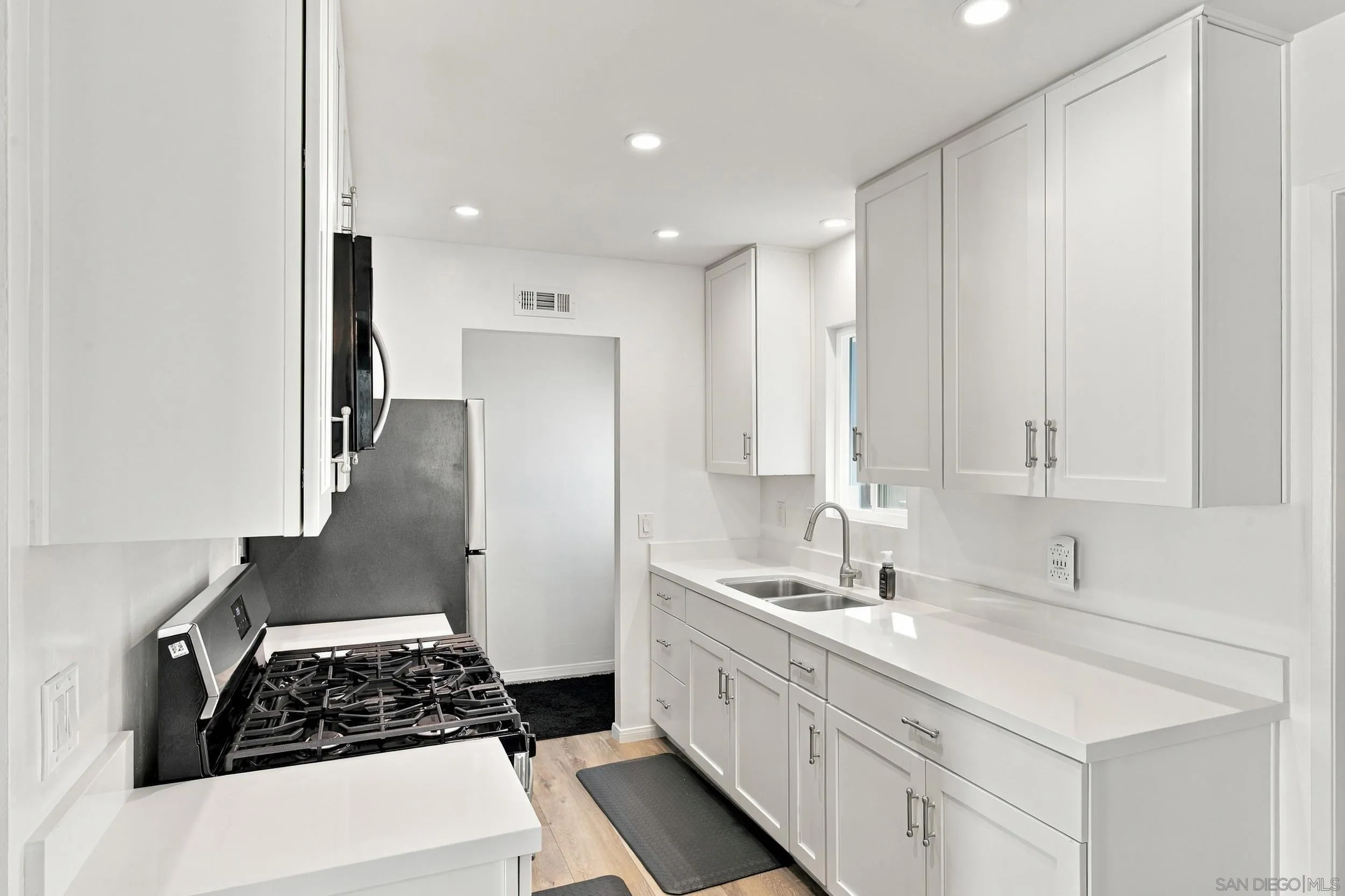 https://cdn.realtyfeed.com/cdn/127/260025941/f76db78a6f8bebf673f7684be108ab6c.webp
