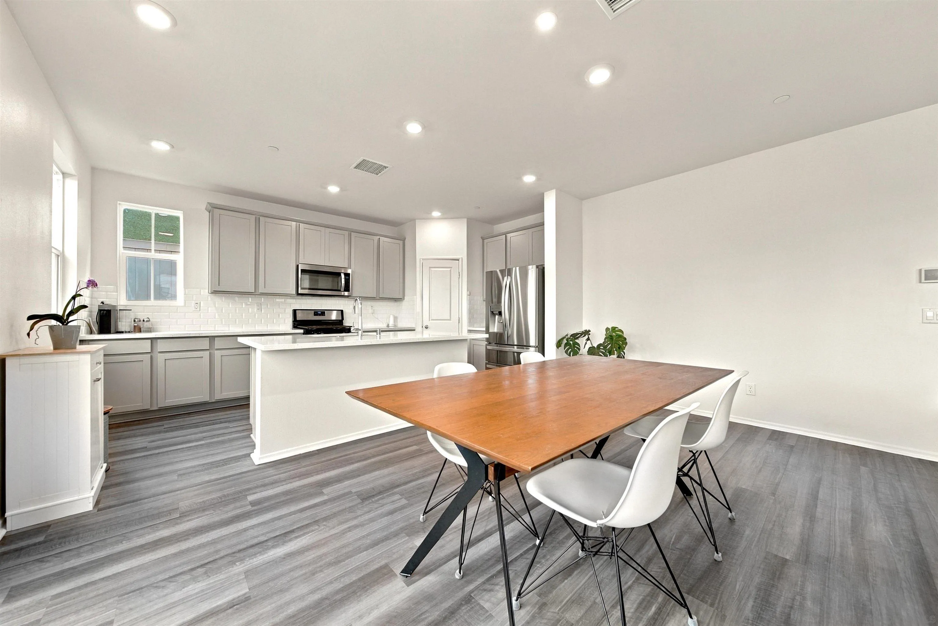 887 Brookdale Dr, Vista, CA 92081 887 Brookdale Dr, Vista, CA 92081