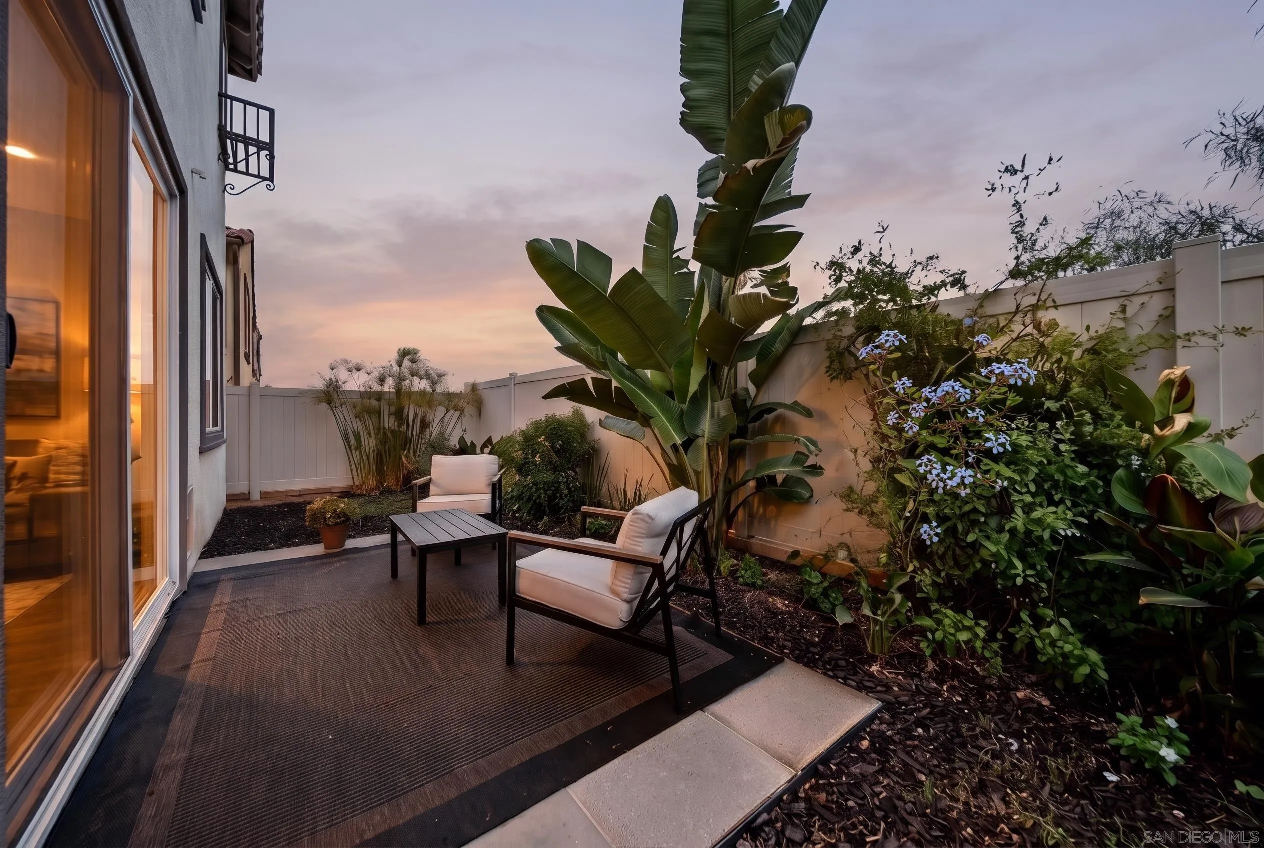 887 Brookdale Dr, Vista, CA 92081 887 Brookdale Dr, Vista, CA 92081