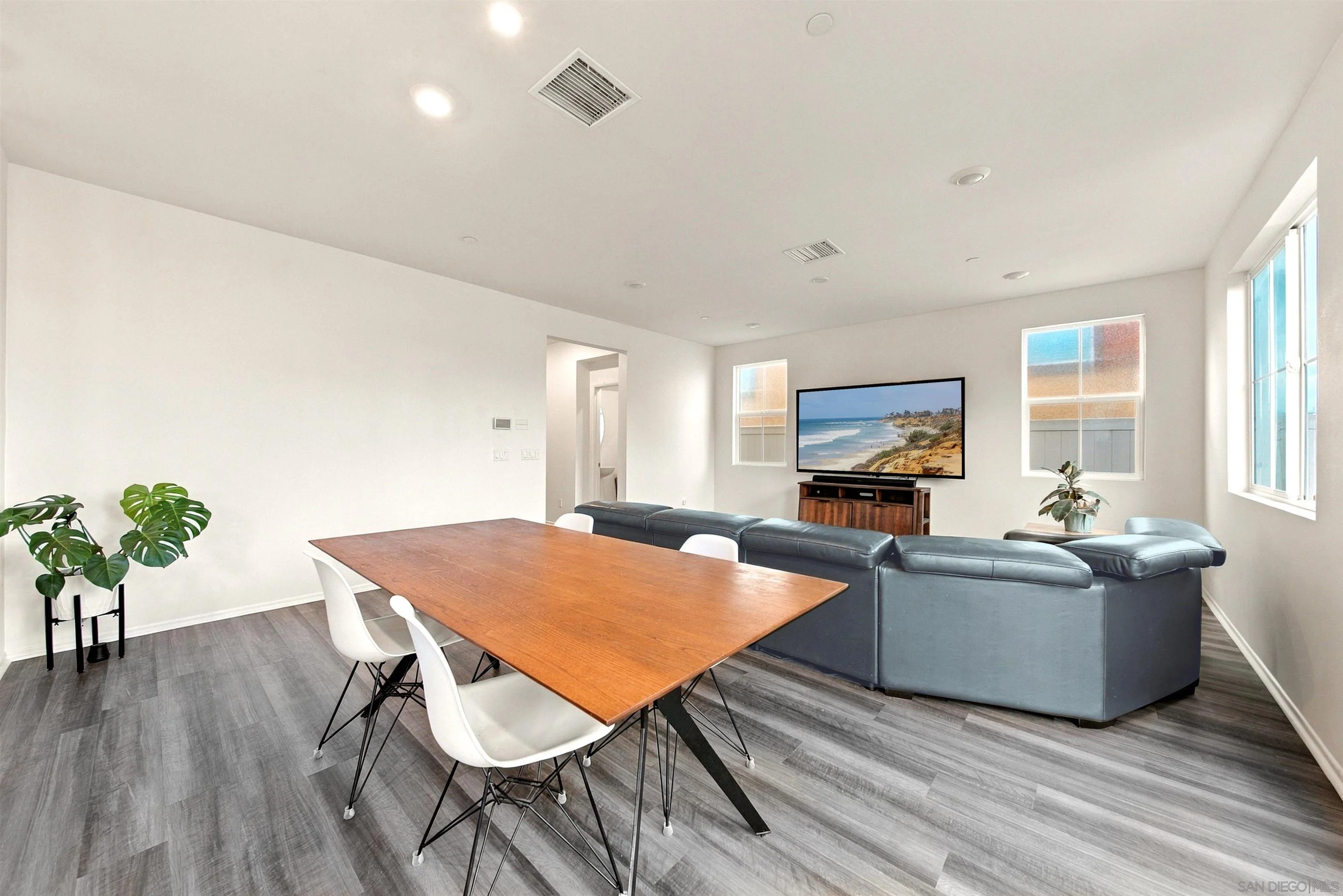 887 Brookdale Dr, Vista, CA 92081 887 Brookdale Dr, Vista, CA 92081