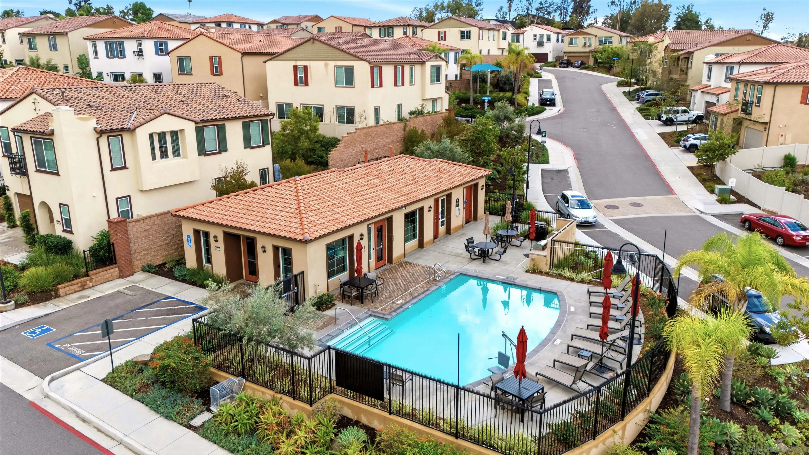 887 Brookdale Dr, Vista, CA 92081 887 Brookdale Dr, Vista, CA 92081