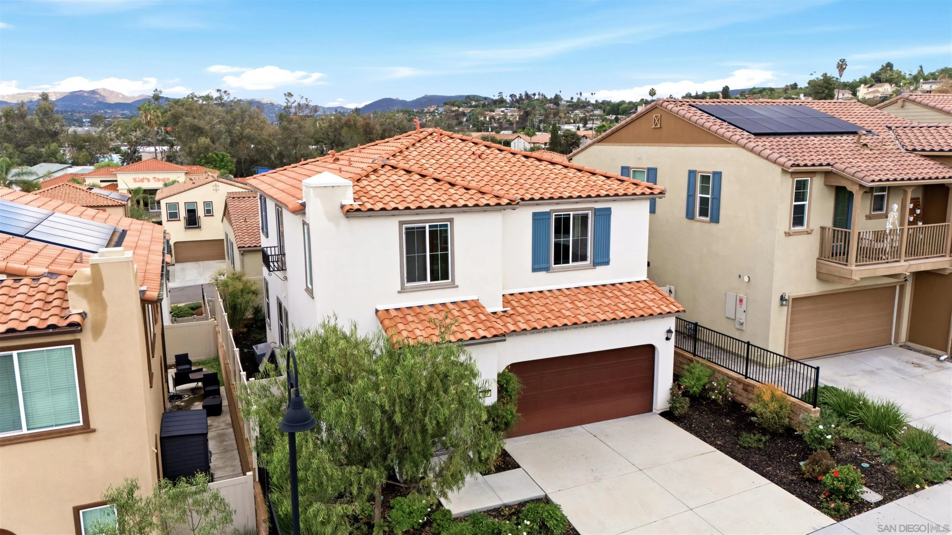 887 Brookdale Dr, Vista, CA 92081 887 Brookdale Dr, Vista, CA 92081
