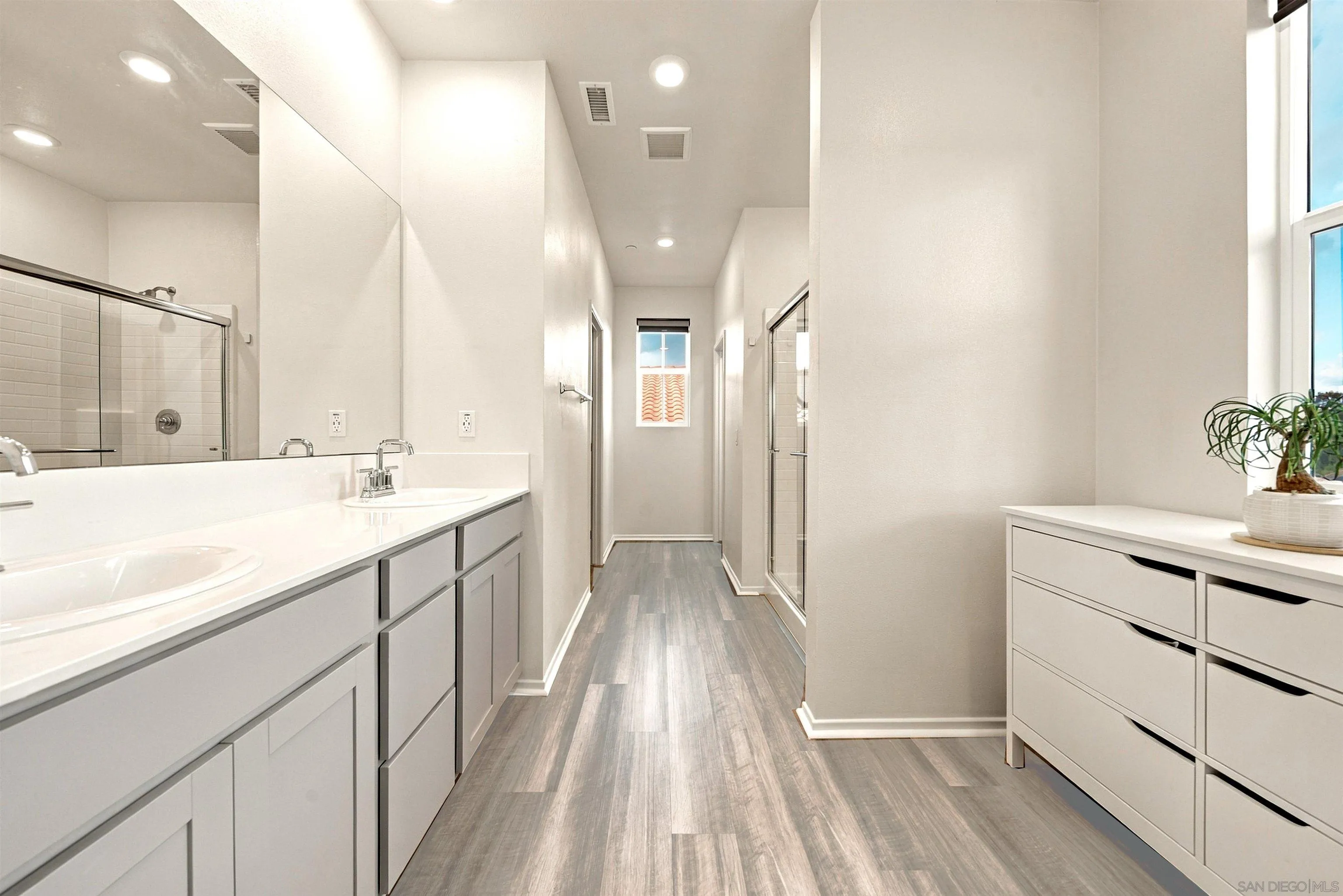 887 Brookdale Dr, Vista, CA 92081 887 Brookdale Dr, Vista, CA 92081