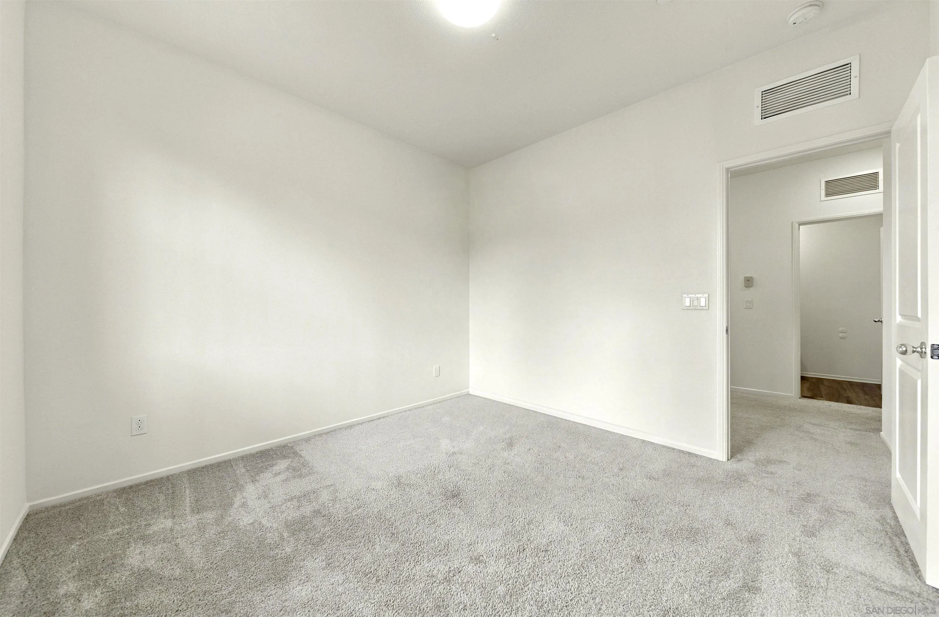 887 Brookdale Dr, Vista, CA 92081 887 Brookdale Dr, Vista, CA 92081