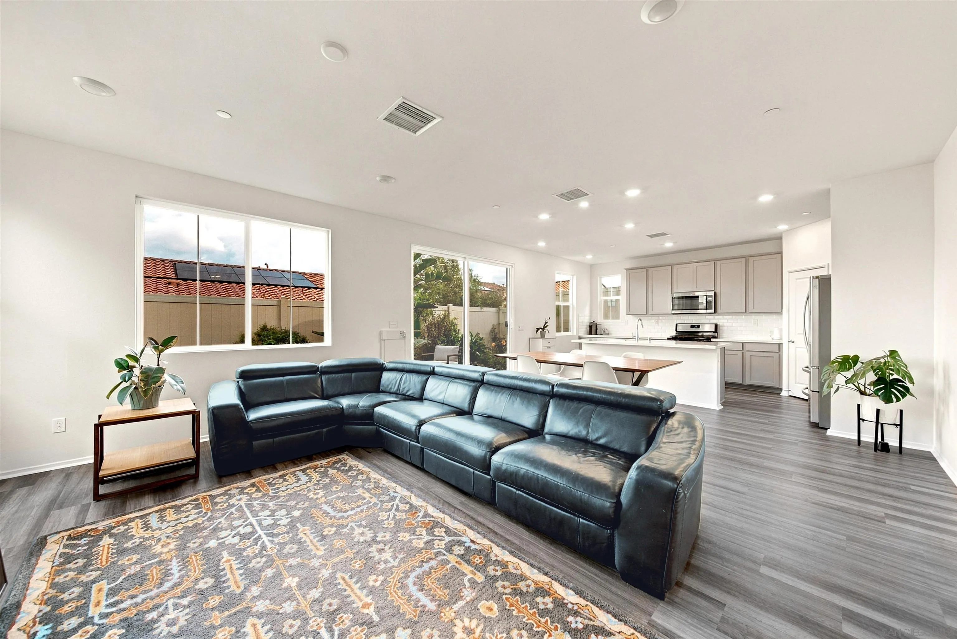 887 Brookdale Dr, Vista, CA 92081 887 Brookdale Dr, Vista, CA 92081