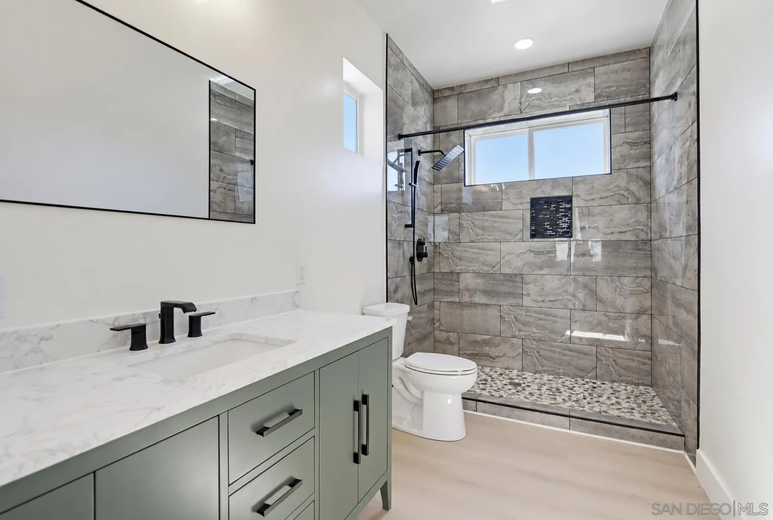 17532 Rav Ct, Jamul, CA 91935 Primary Bath/Spa