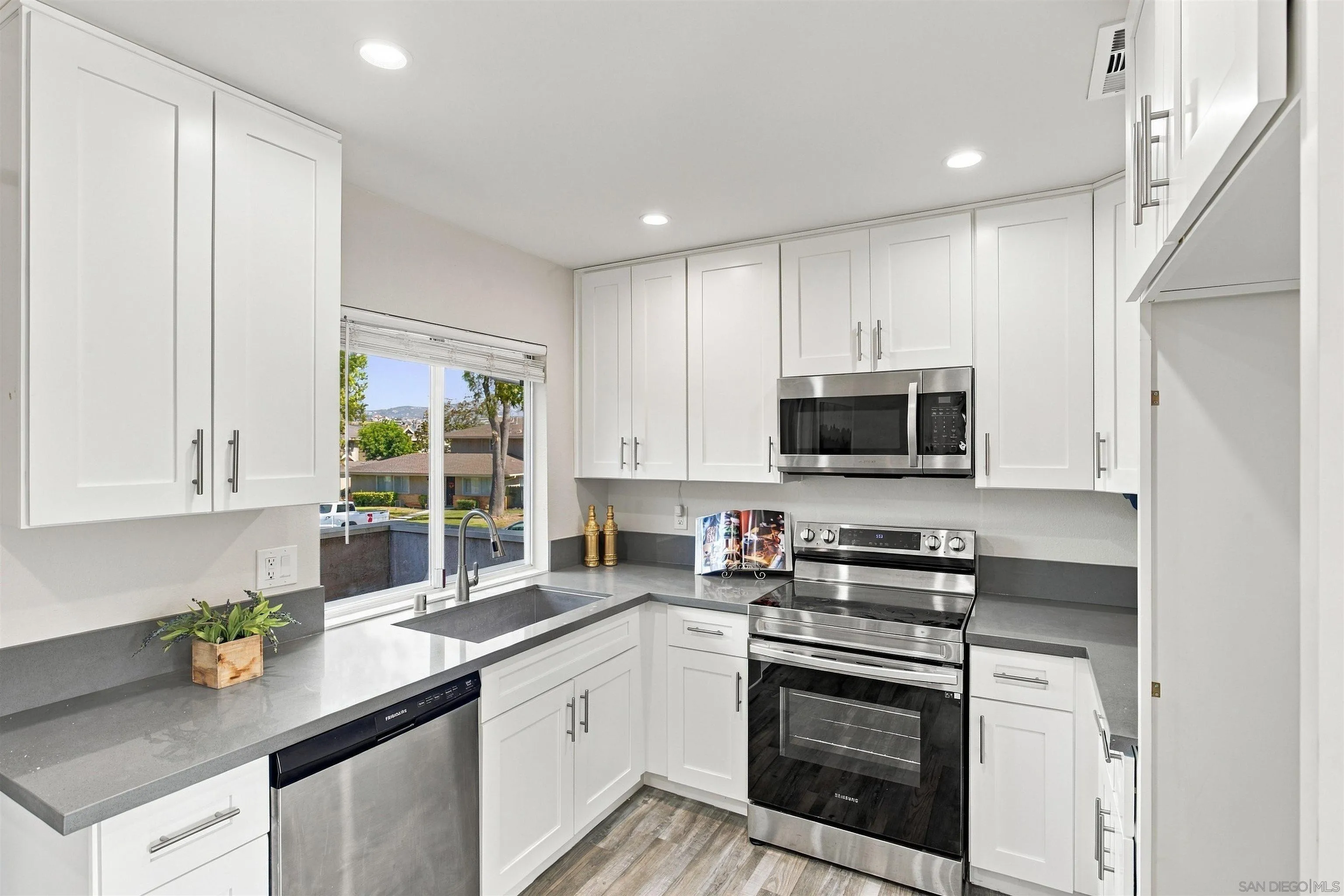 916 Amistad Ct, #D, El Cajon, CA 92019 916 Amistad Ct, #D, El Cajon, CA 92019