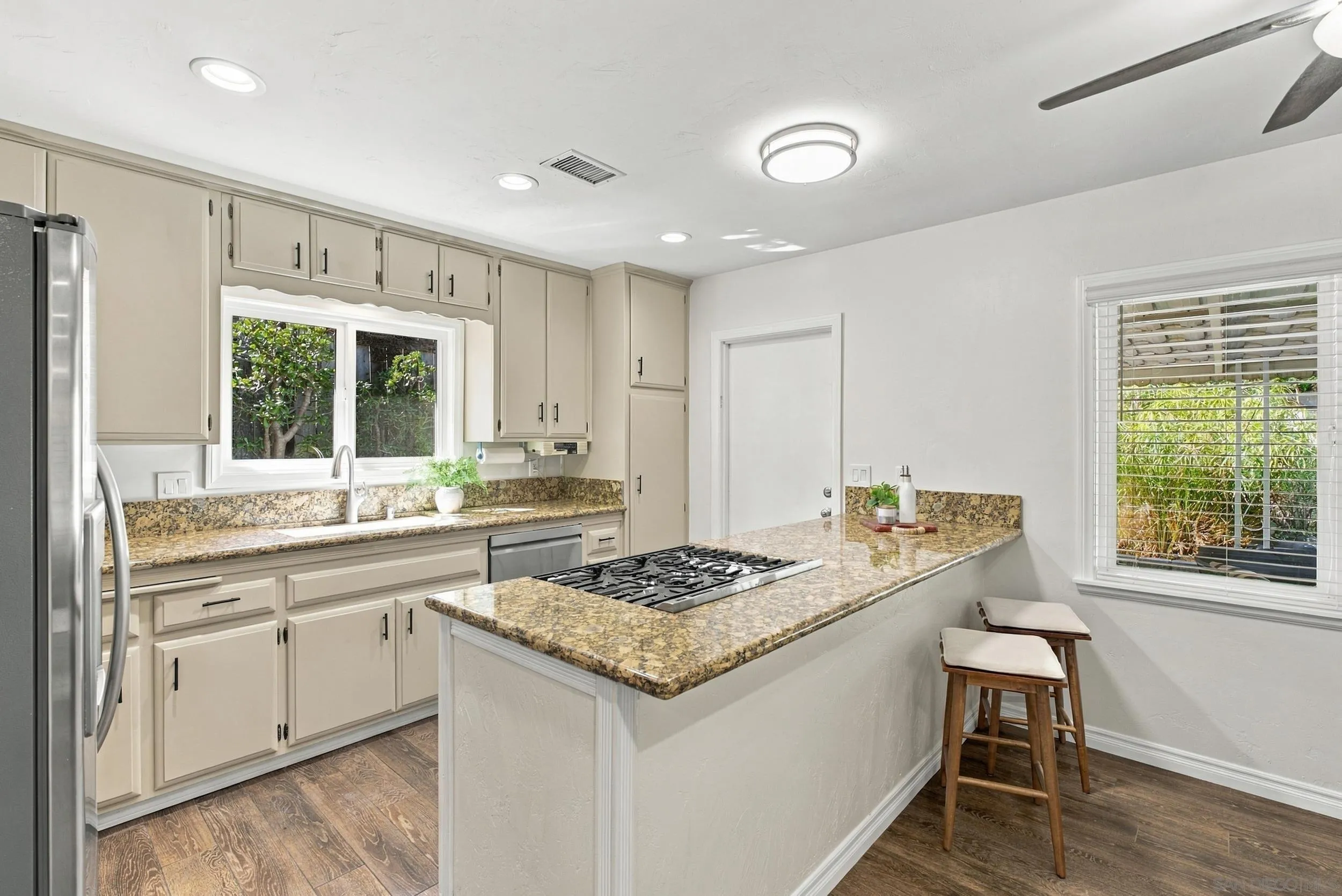 6068 Henderson Dr., La Mesa, CA 91942 6068 Henderson Dr., La Mesa, CA 91942