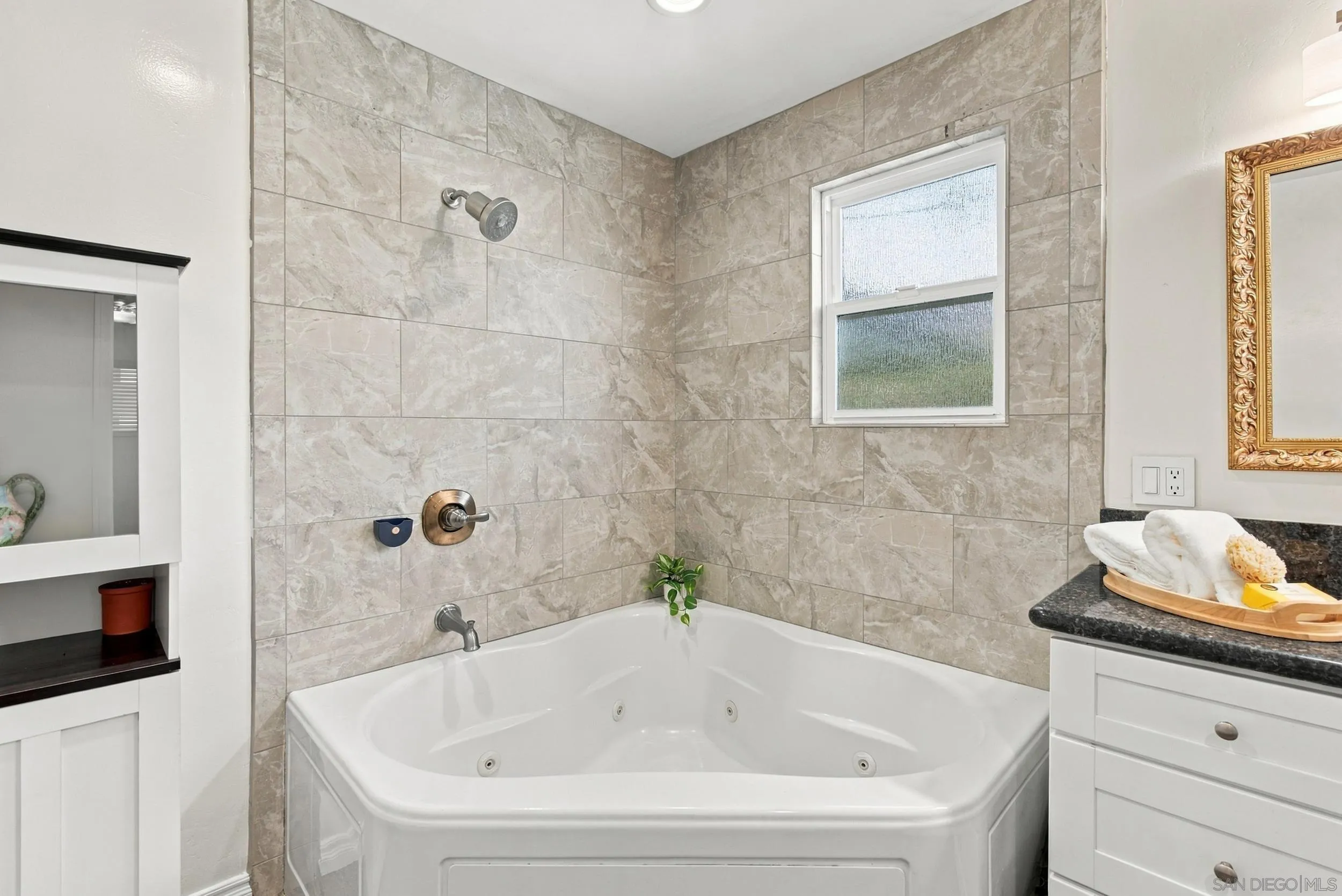 6068 Henderson Dr., La Mesa, CA 91942 6068 Henderson Dr., La Mesa, CA 91942