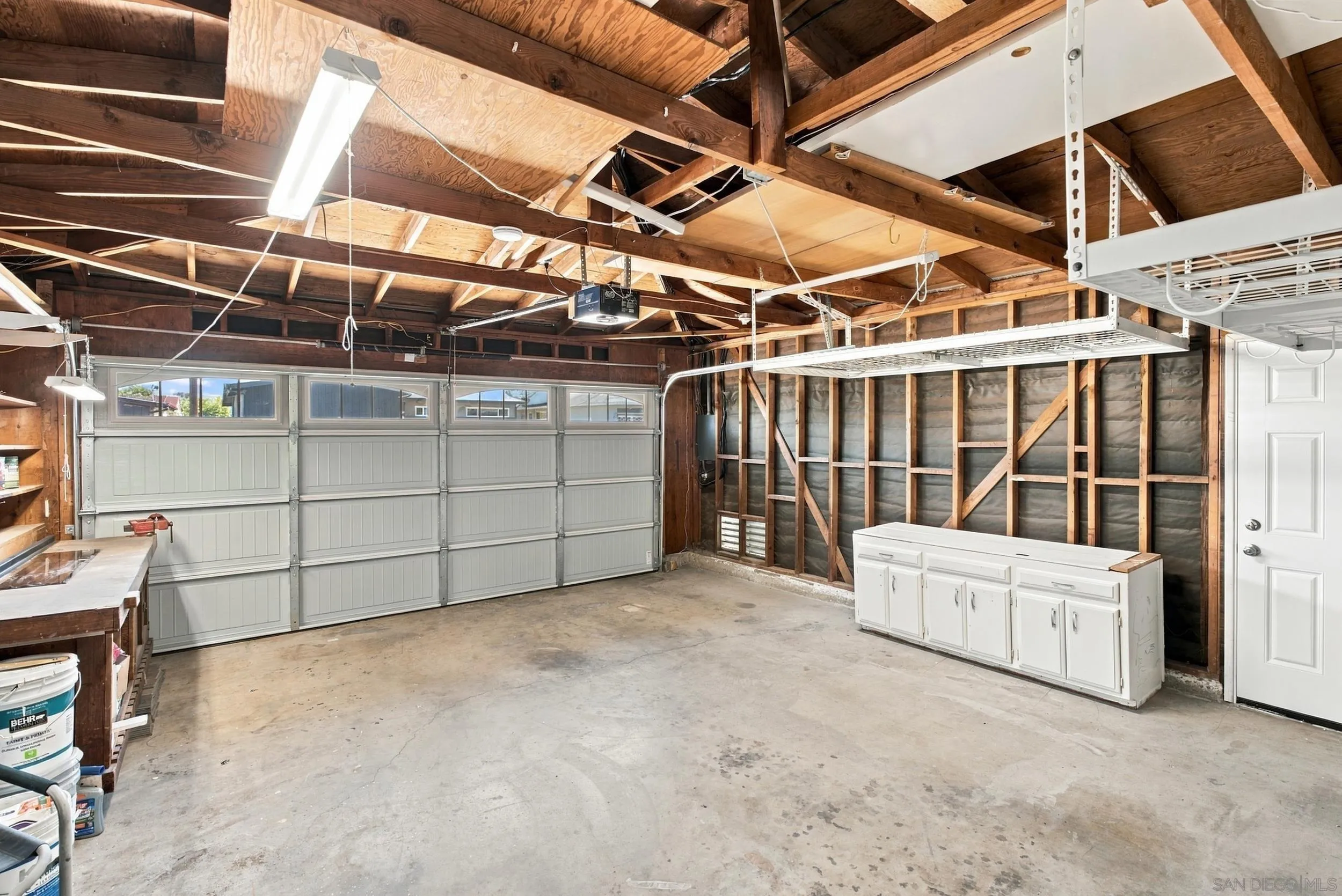 6068 Henderson Dr., La Mesa, CA 91942 6068 Henderson Dr., La Mesa, CA 91942