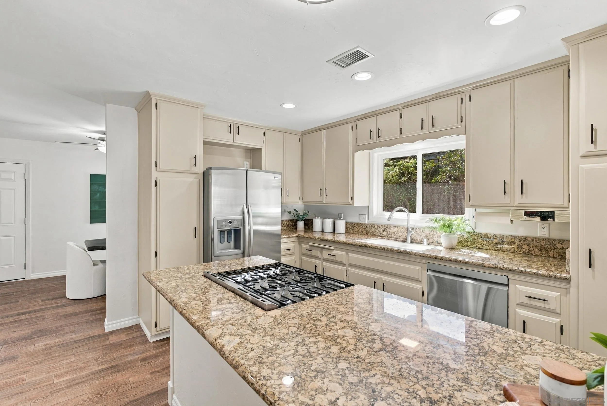 6068 Henderson Dr., La Mesa, CA 91942 6068 Henderson Dr., La Mesa, CA 91942