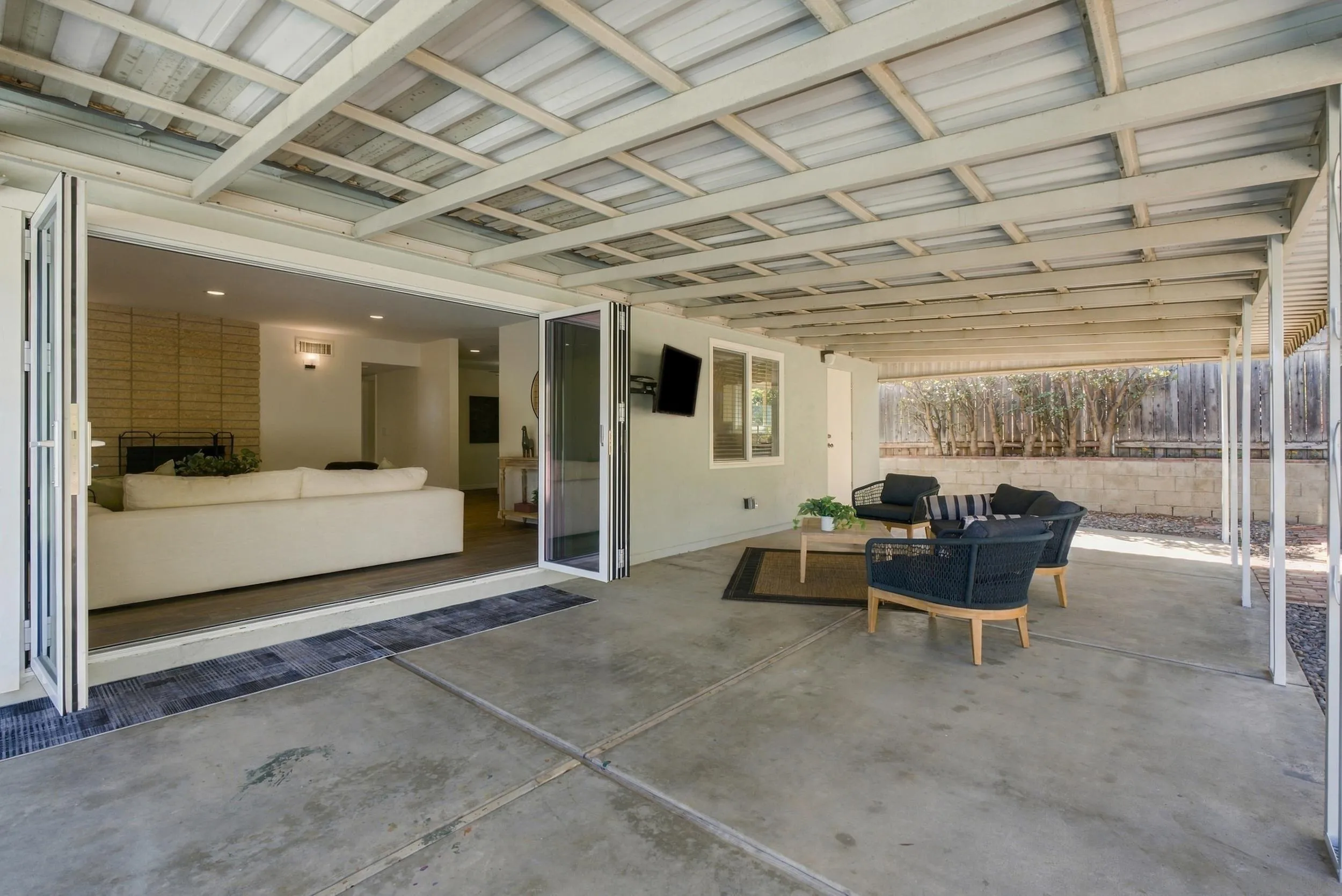 6068 Henderson Dr., La Mesa, CA 91942 6068 Henderson Dr., La Mesa, CA 91942