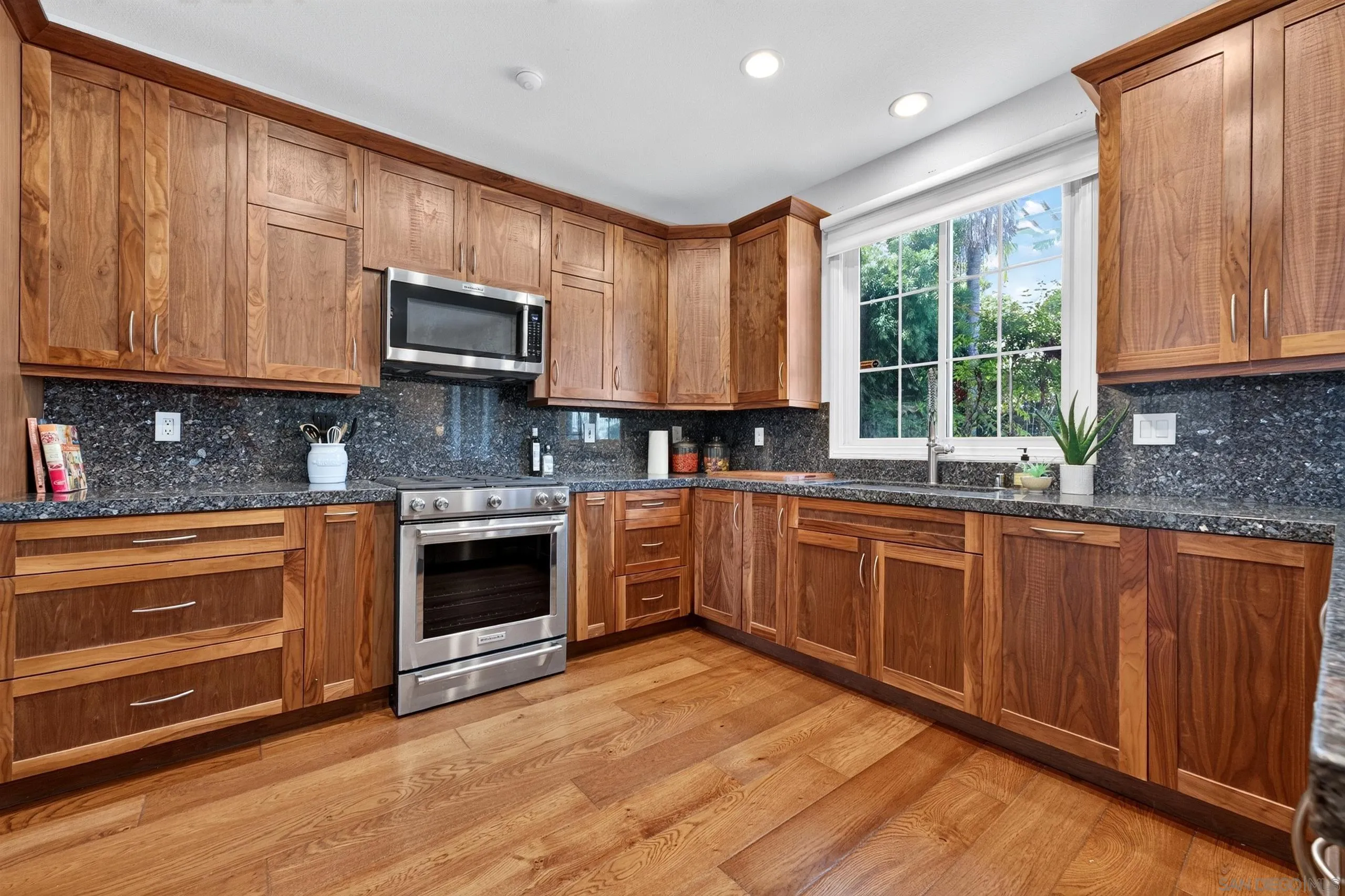 1380 Caminito Balada, La Jolla, CA 92037 1380 Caminito Balada, La Jolla, CA 92037