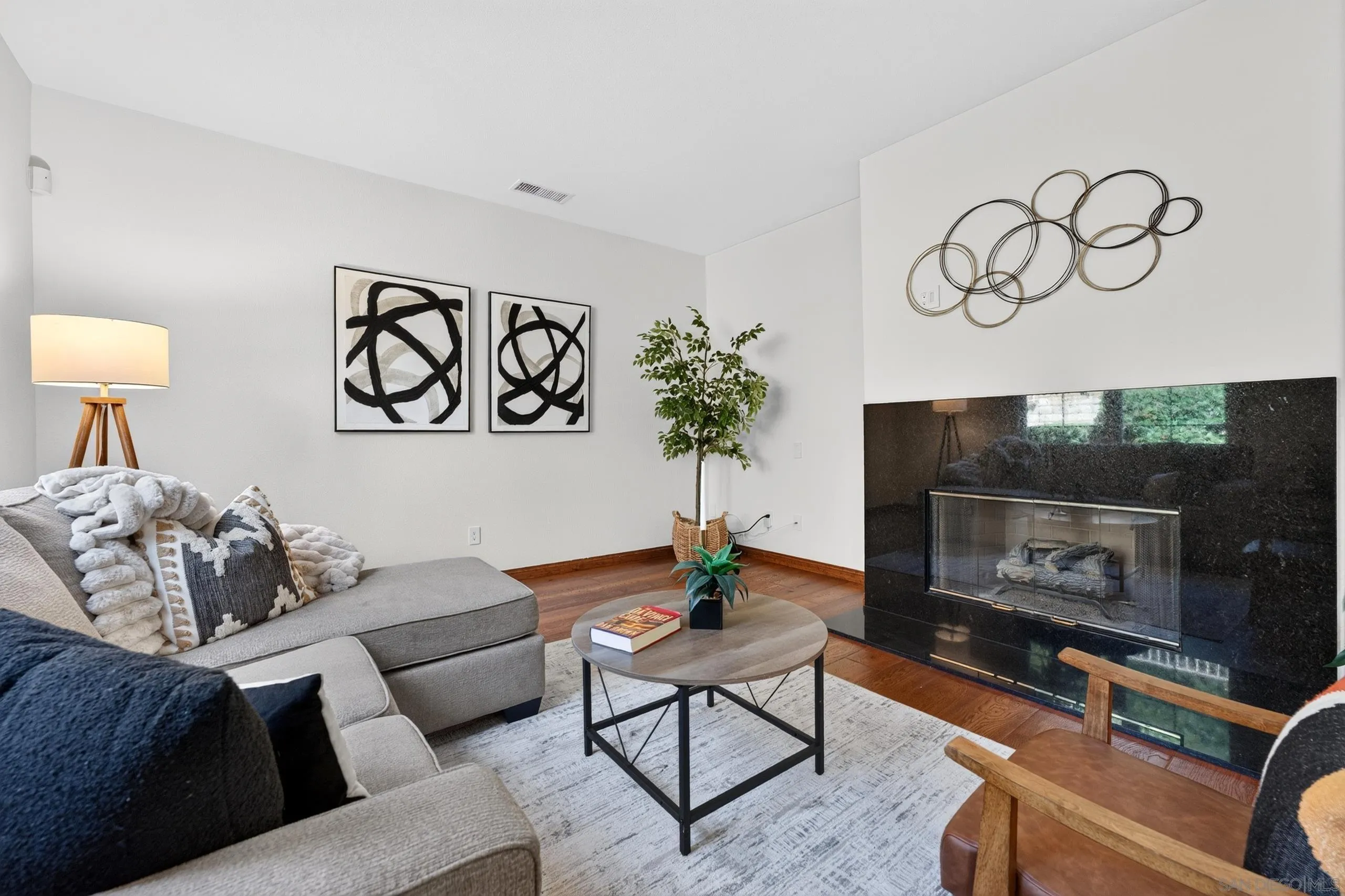 1380 Caminito Balada, La Jolla, CA 92037 1380 Caminito Balada, La Jolla, CA 92037