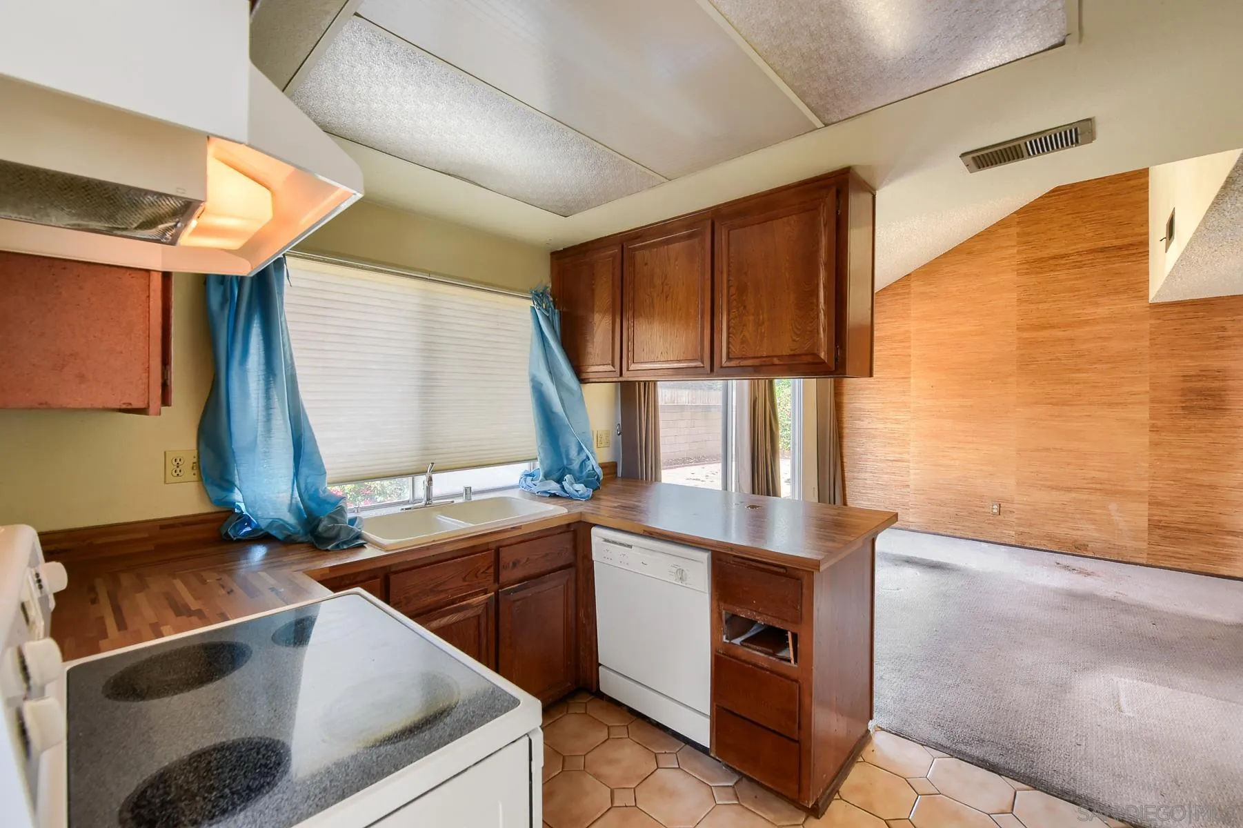 https://cdn.realtyfeed.com/cdn/127/260025979/7322d2866bc59dbe01b2a41014b7d1df.webp