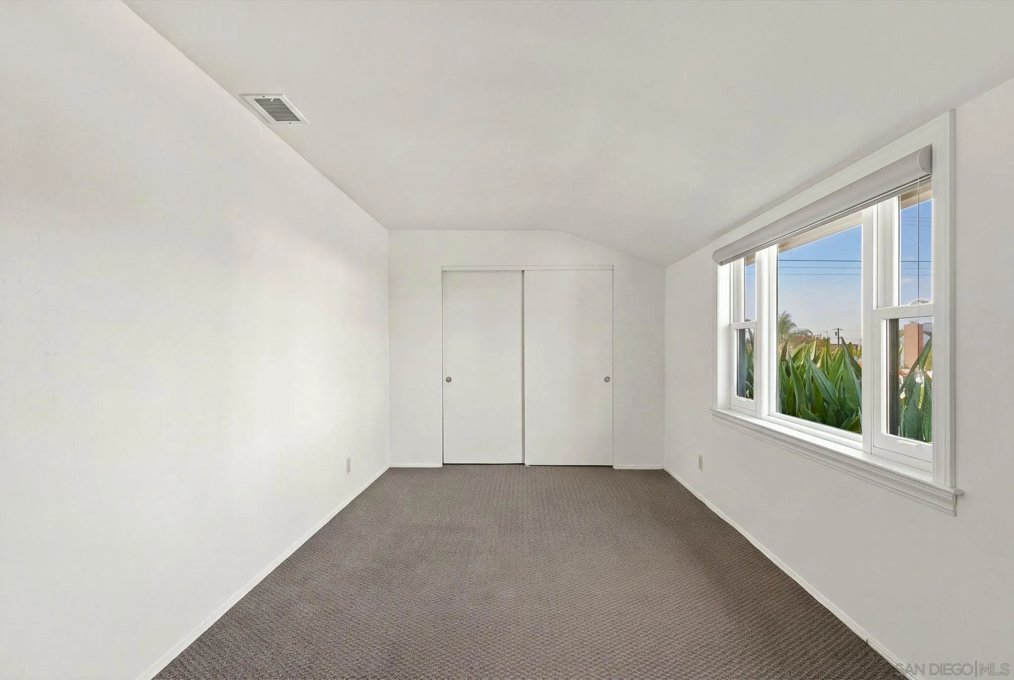 https://cdn.realtyfeed.com/cdn/127/260025985/163a214cdc944da08fd3af367bb75dcc.webp