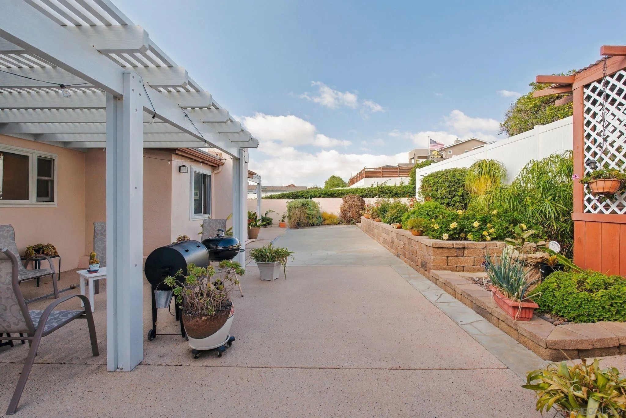 https://cdn.realtyfeed.com/cdn/127/260025985/8c5c27d45fbc5b6b99b3253eb27b8972.webp
