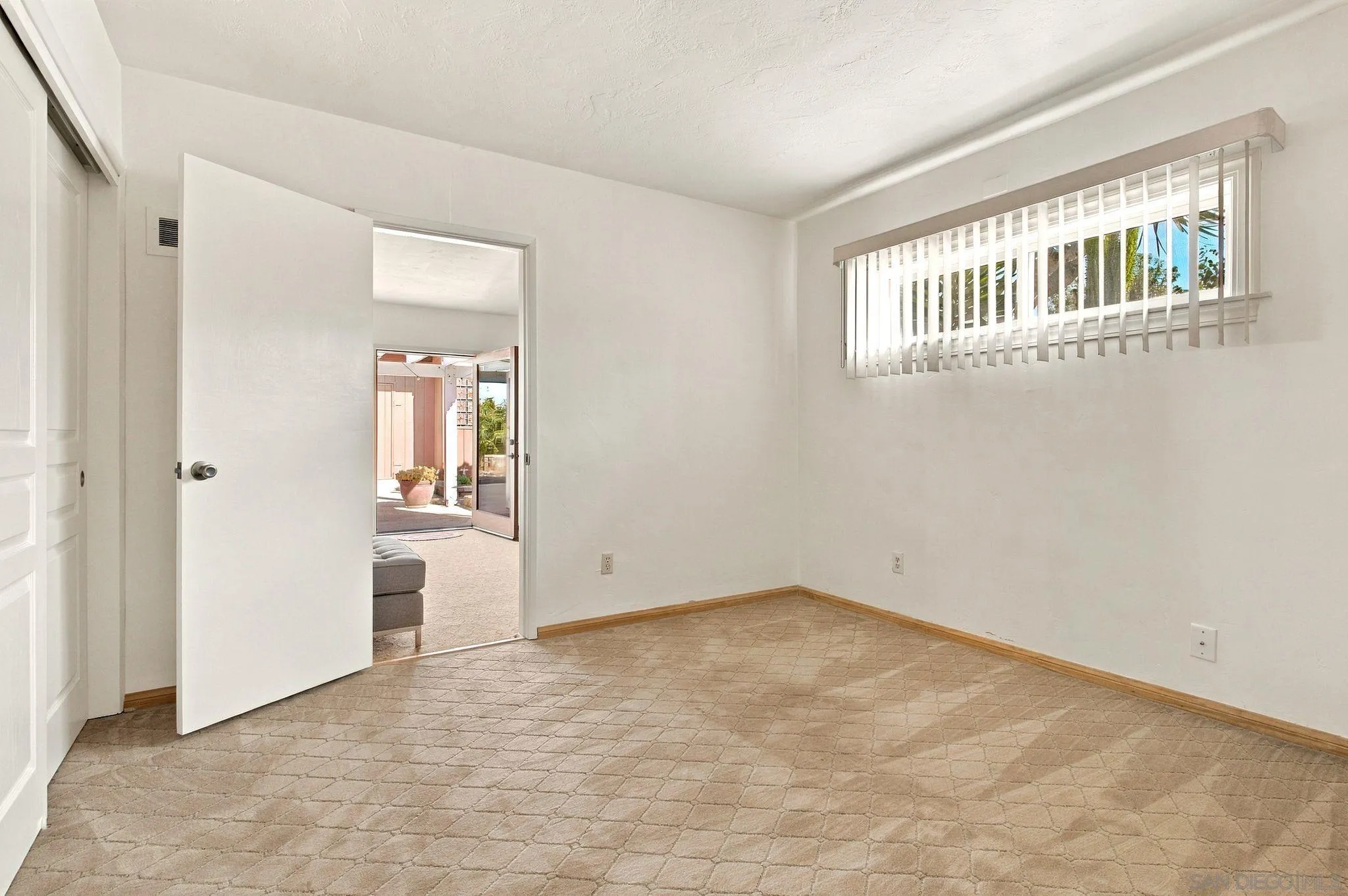 https://cdn.realtyfeed.com/cdn/127/260025985/96a72f84c7fa887d6b5bcd197eced1a5.webp