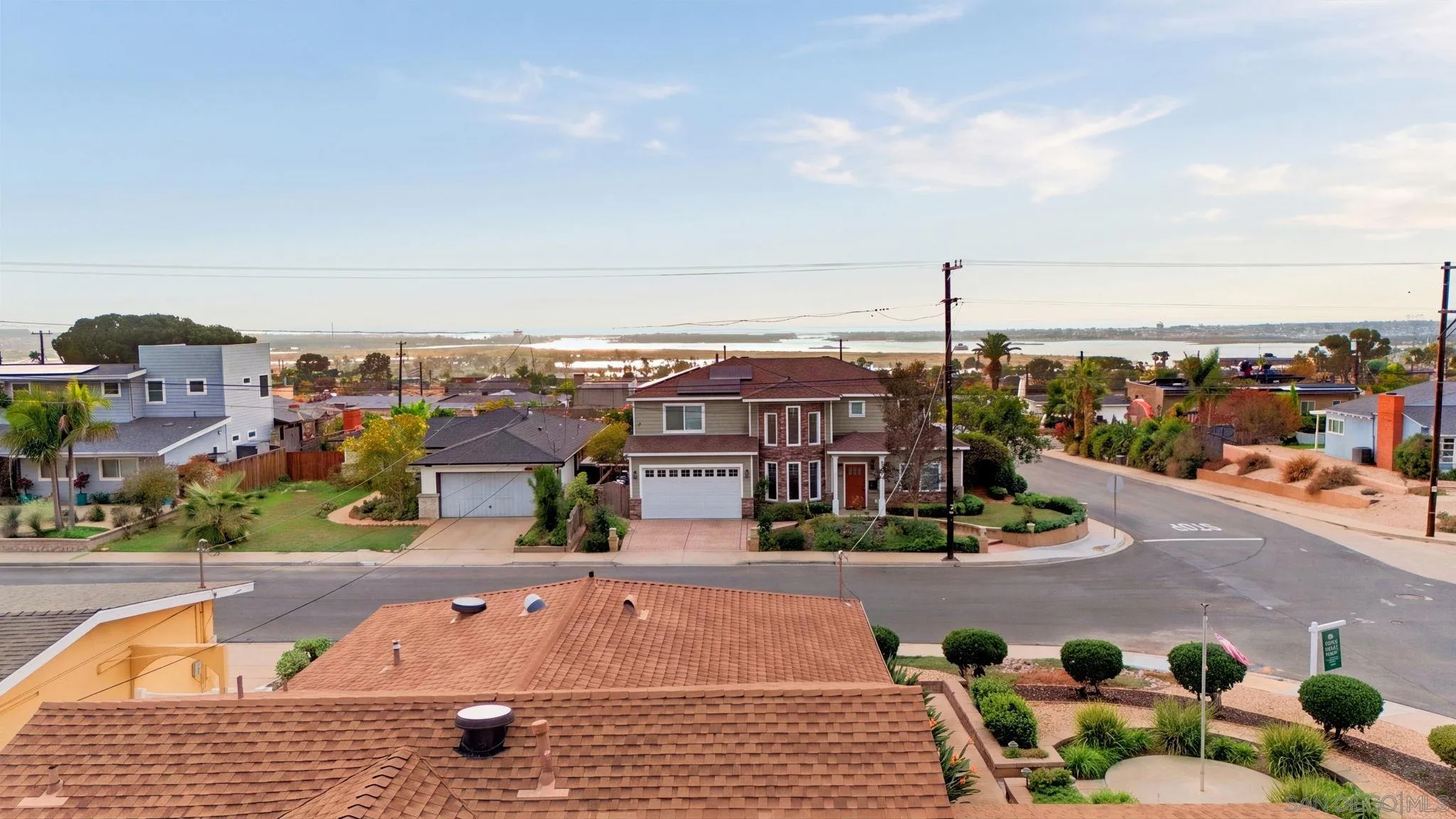 https://cdn.realtyfeed.com/cdn/127/260025985/984747f1dc87f5bdc1b3ca5411e231c6.webp