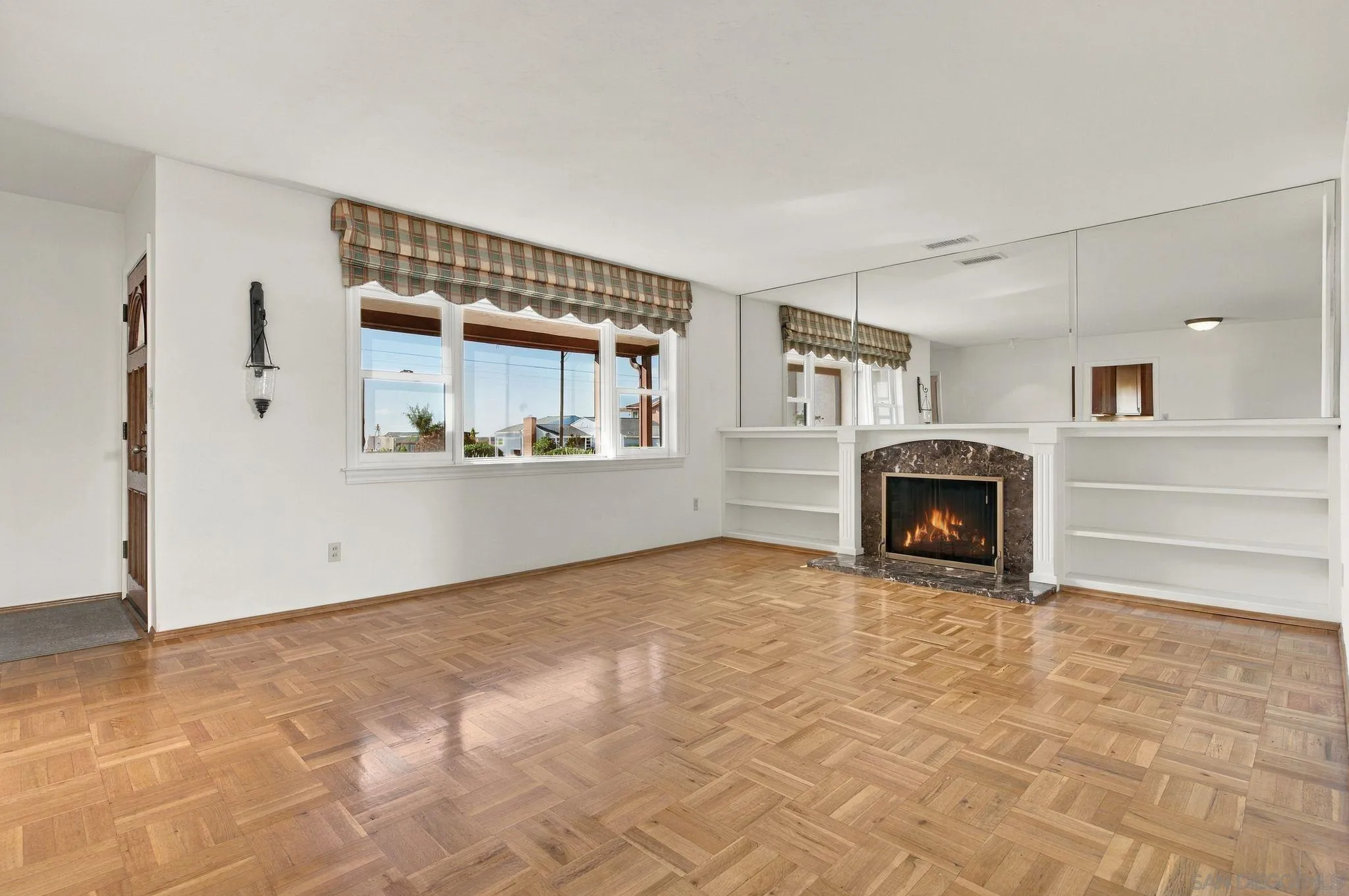 https://cdn.realtyfeed.com/cdn/127/260025985/f2660b03a4e6a6b509bb8161c6df6653.webp