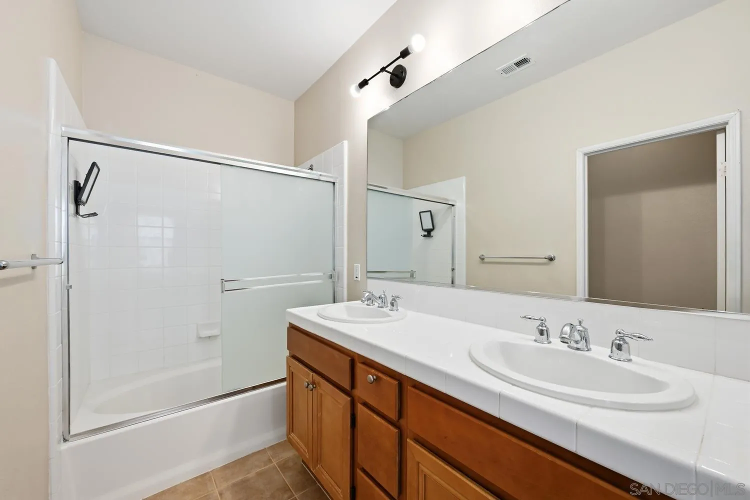https://cdn.realtyfeed.com/cdn/127/260026024/8666c3ca6deb70d176a48c9f87bed470.webp