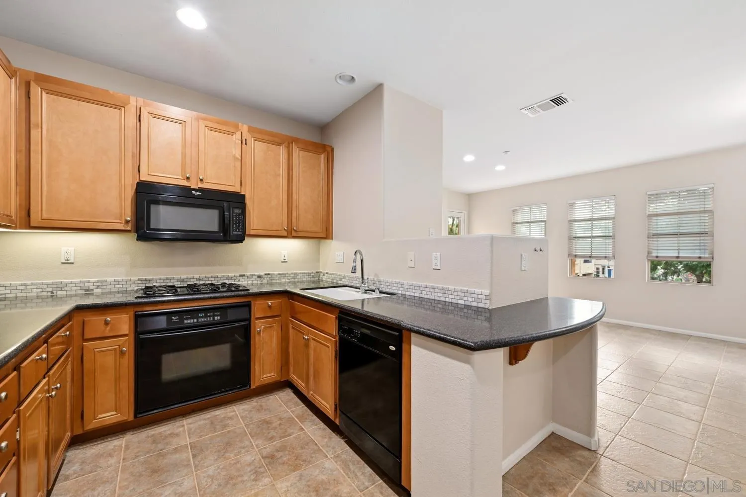 https://cdn.realtyfeed.com/cdn/127/260026024/88458472fa0cb2584eabb1ecf09eb948.webp