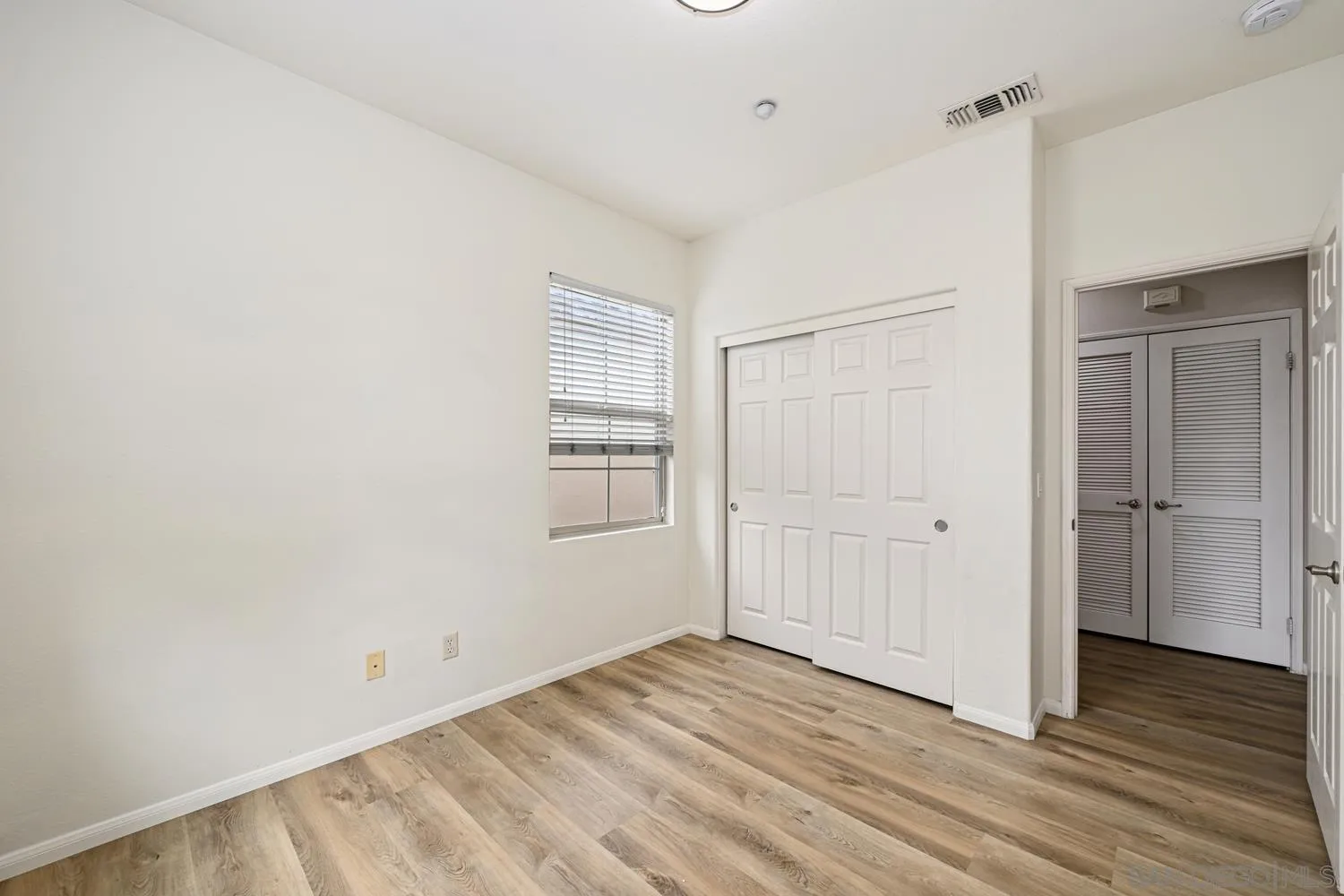 https://cdn.realtyfeed.com/cdn/127/260026024/978f5aa8ff7c749e5efb94a3535b2bfb.webp