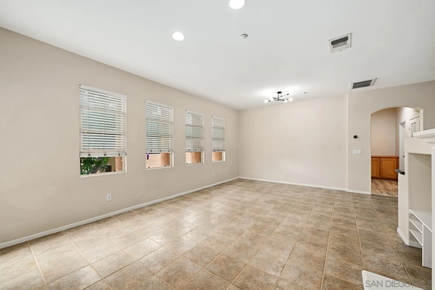 https://cdn.realtyfeed.com/cdn/127/260026024/b359b43d2b28300ec115b8c6cbb87fa7.webp