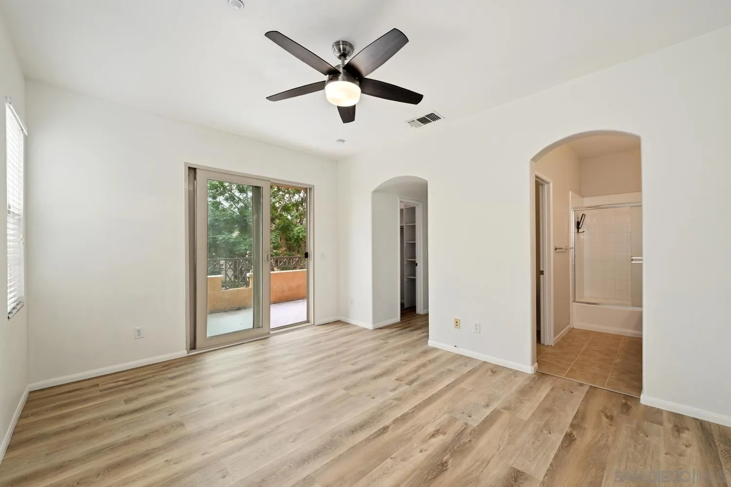 https://cdn.realtyfeed.com/cdn/127/260026024/bcbaa6e0c29466cbcc24333d771b0955.webp