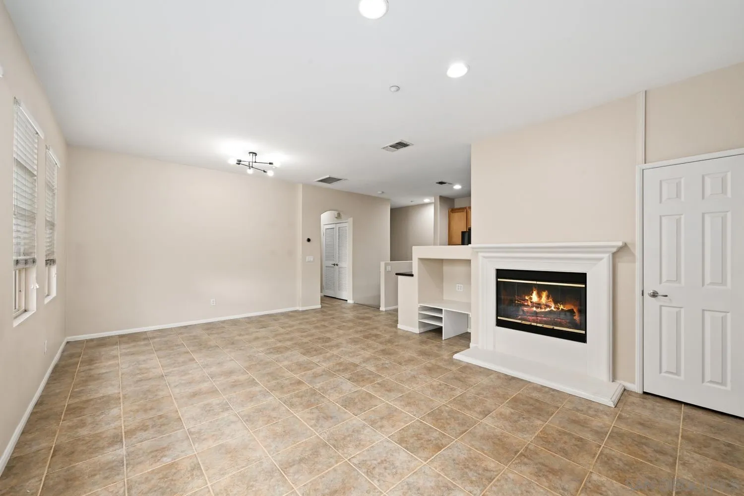 https://cdn.realtyfeed.com/cdn/127/260026024/cab4976697467eb7456bf94b10bf893c.webp