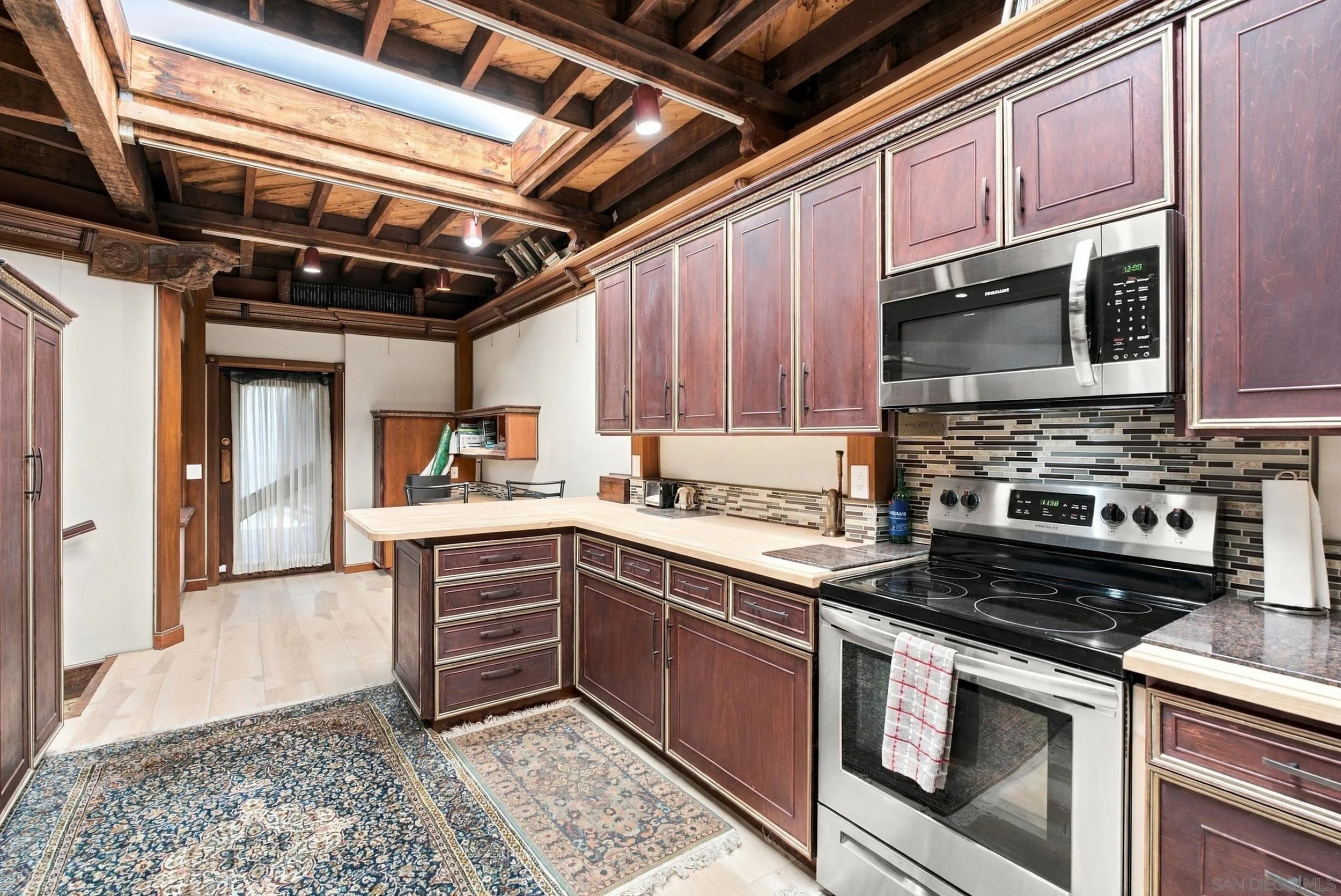 https://cdn.realtyfeed.com/cdn/127/260026025/3d541d0f46eb30af36f09cc9183942ba.webp