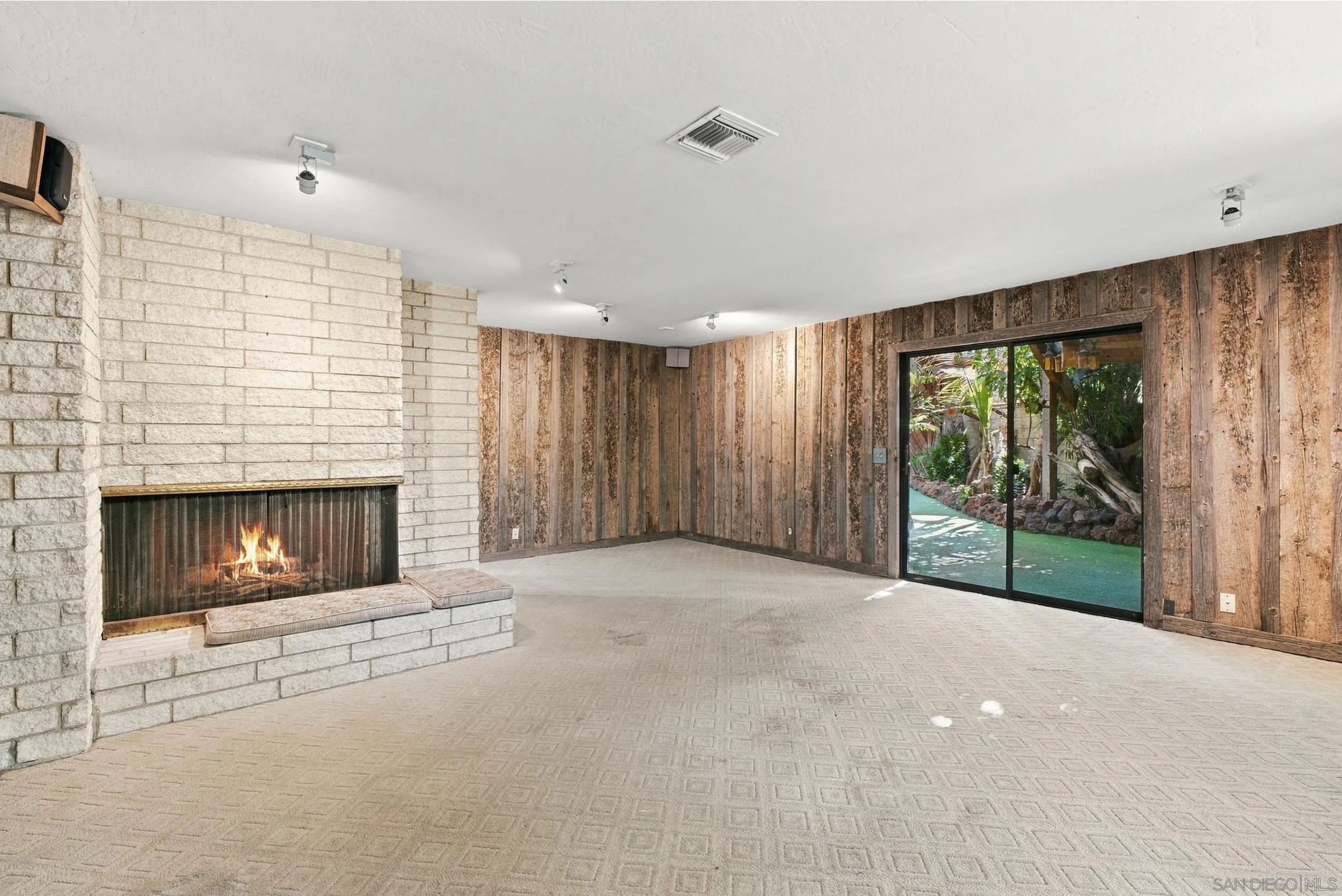 https://cdn.realtyfeed.com/cdn/127/260026025/88904fb68f5b2661a2b69d55693dfea9.webp