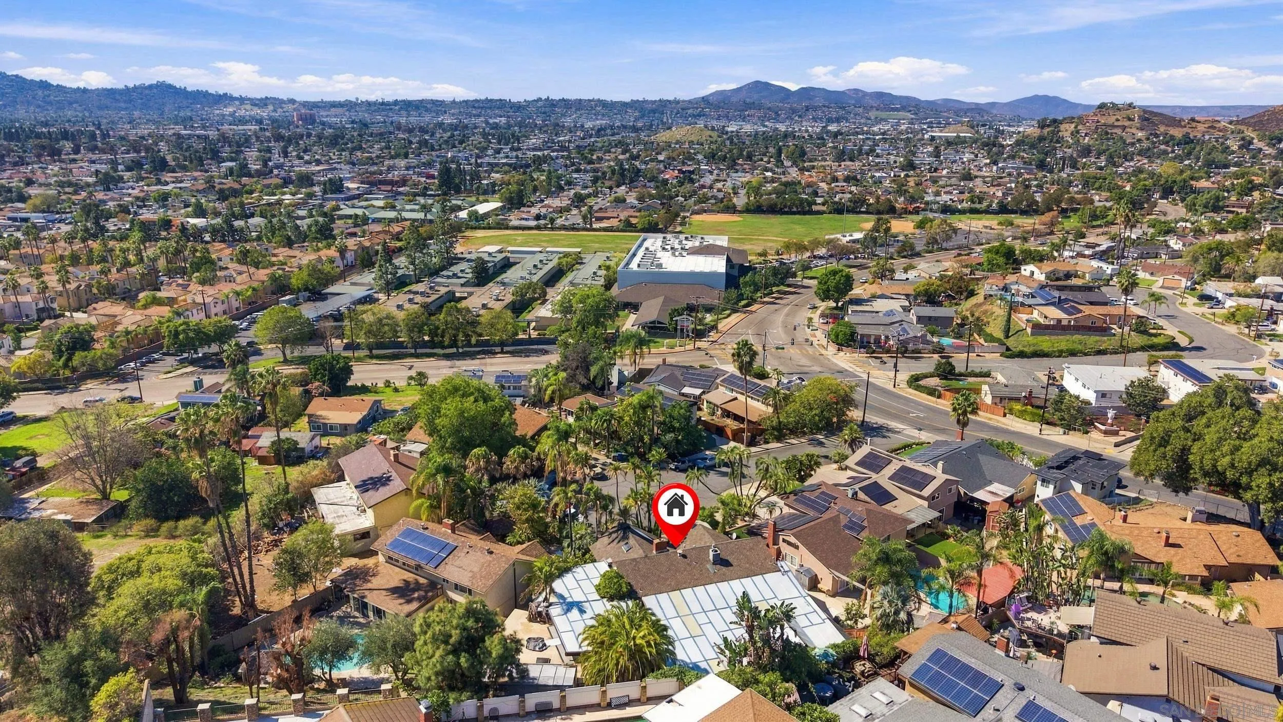 https://cdn.realtyfeed.com/cdn/127/260026025/cb4c596f223f37b801ea2a35a05530e2.webp