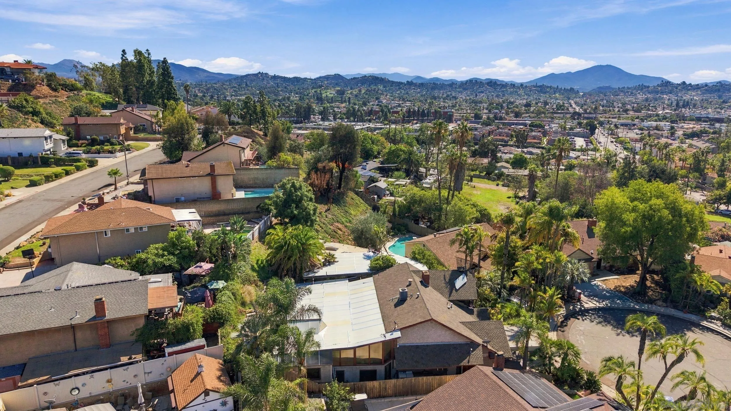 https://cdn.realtyfeed.com/cdn/127/260026025/da36bce36baef1a625d60727a1fdc27b.webp