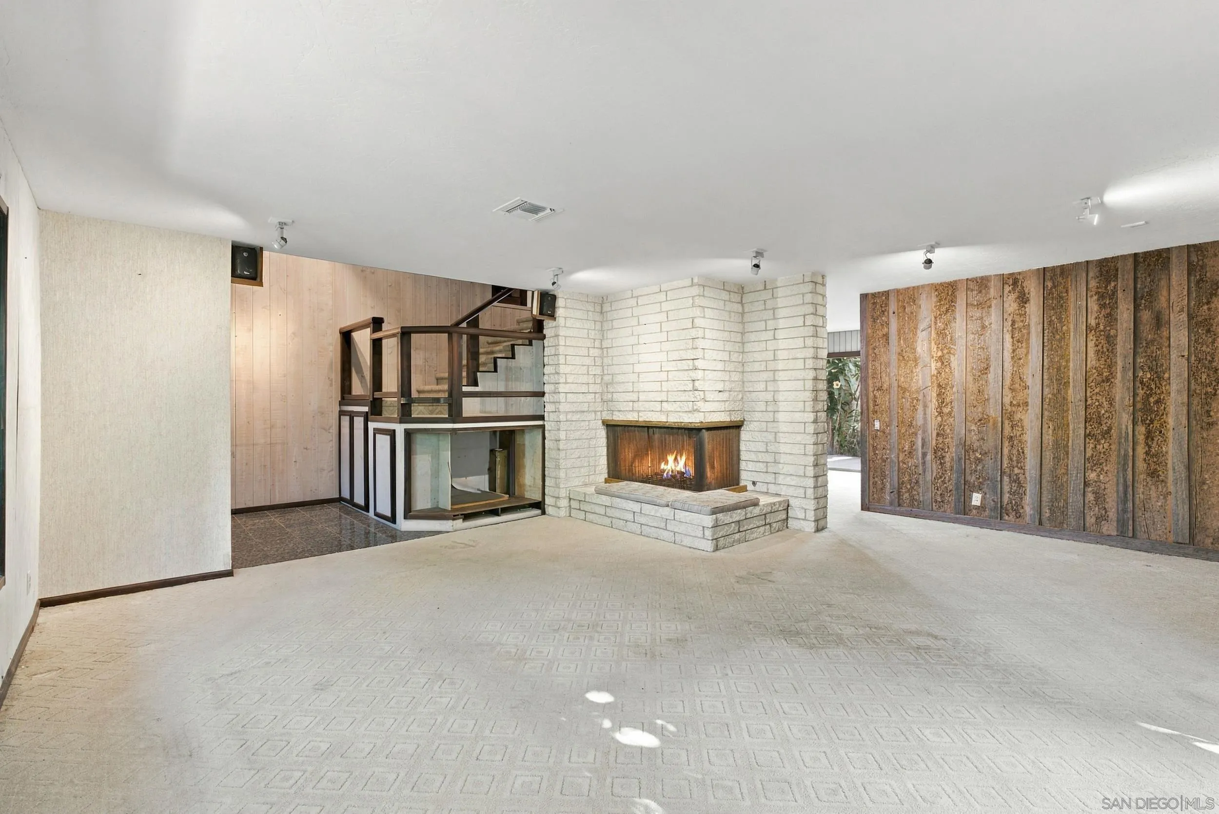 https://cdn.realtyfeed.com/cdn/127/260026025/e27e2f65400351927fe8e759cc191f4e.webp