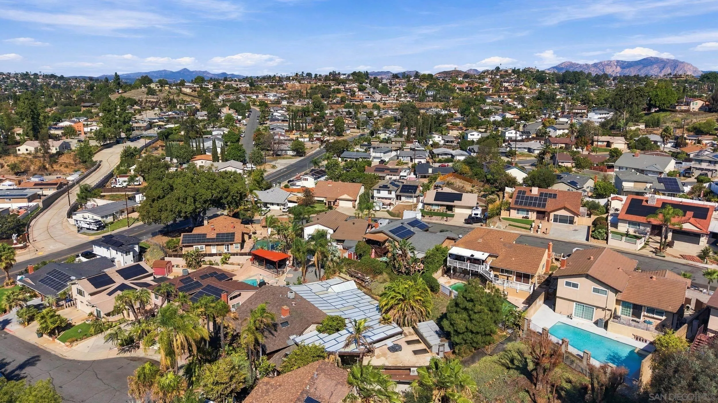 https://cdn.realtyfeed.com/cdn/127/260026025/f1be95aeb8da300cfa675b28f4ba9918.webp